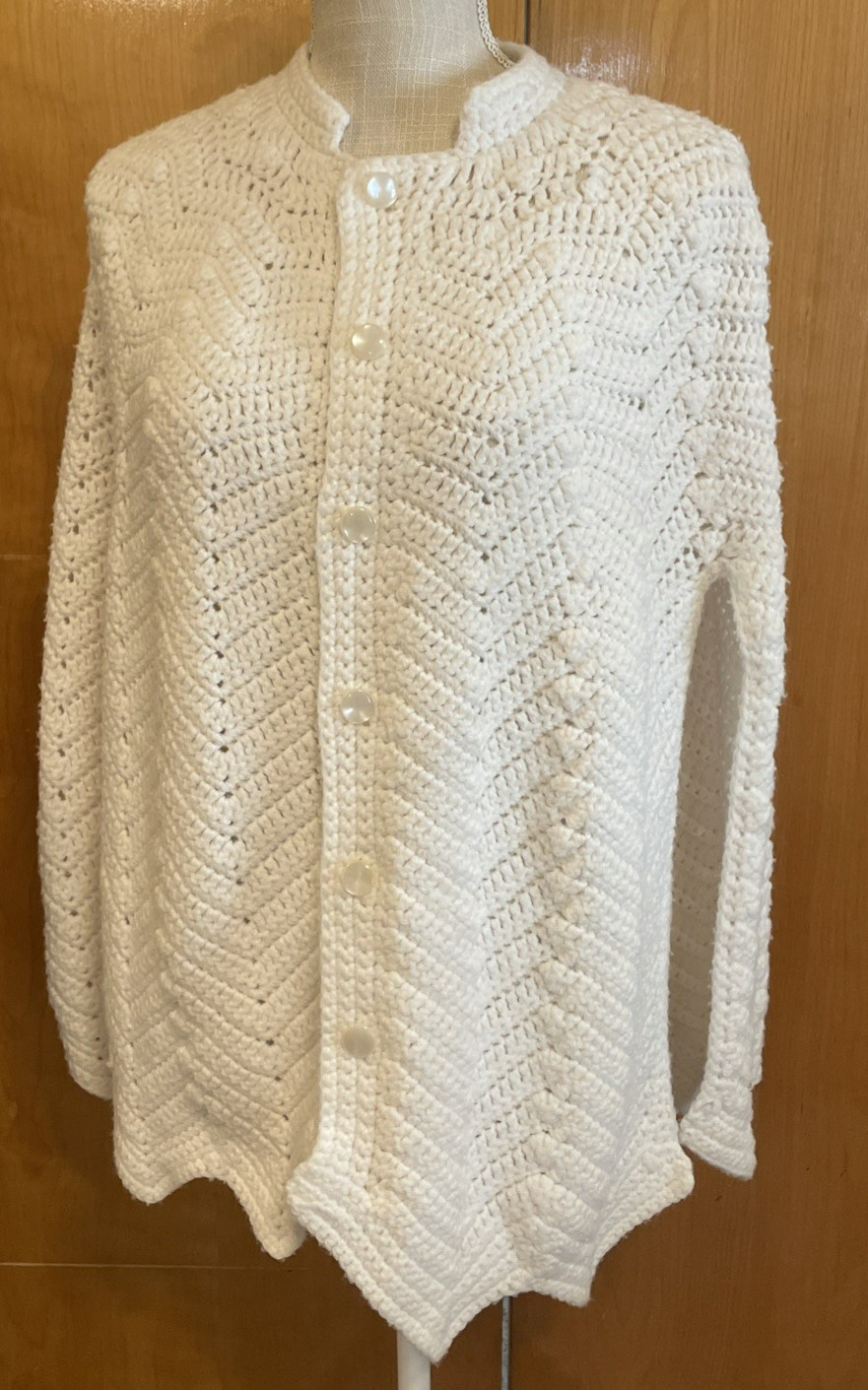VTG 70s White Crochet Cape Shawl Poncho Retro Bohemian Hippie READ
