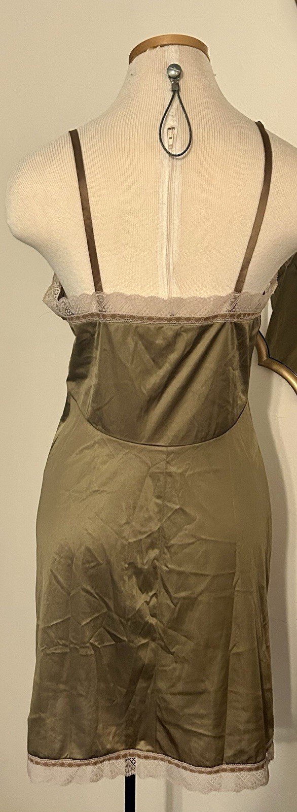 Vassarette Nylon Slip Dess with Tan Lace Trim Women’s Lingerie Vintage 80’s sz S