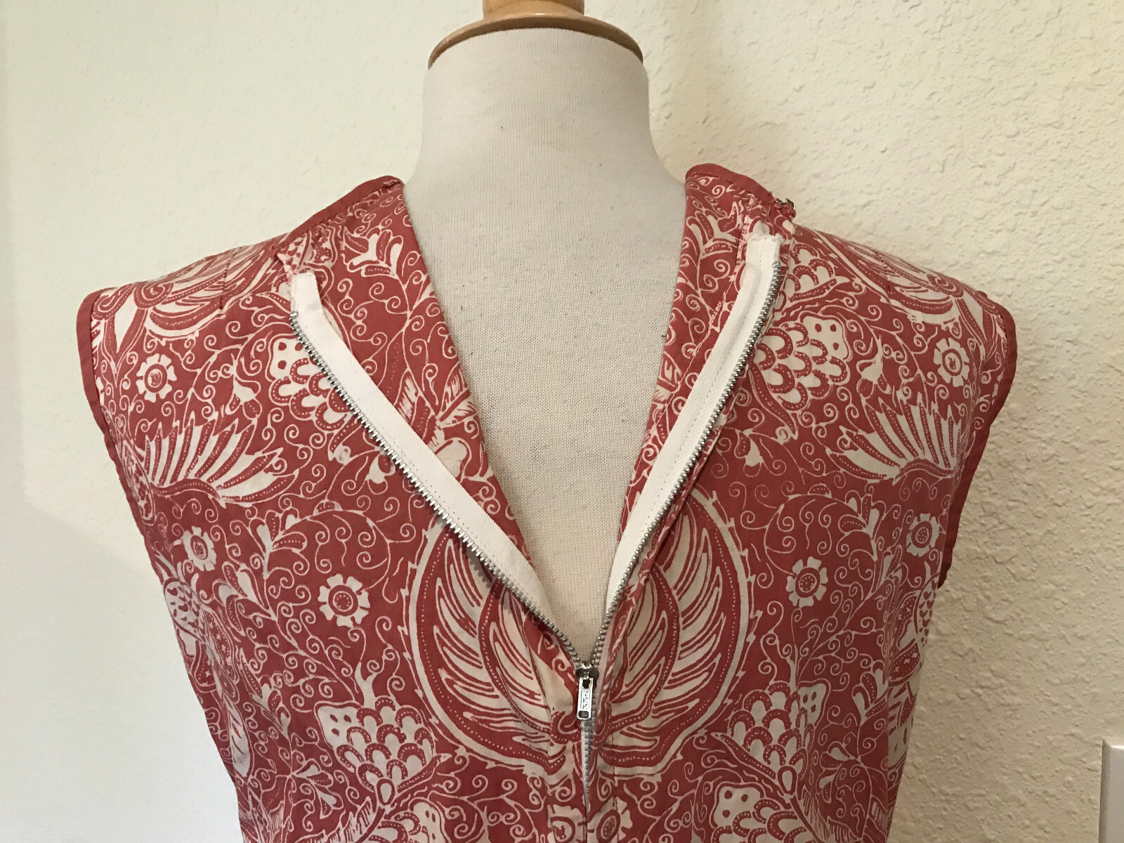 SALE $25.00 VTG 50s60s Novelty Dress Metal Zip Nursing Dress Bust 36″ Waist 34″