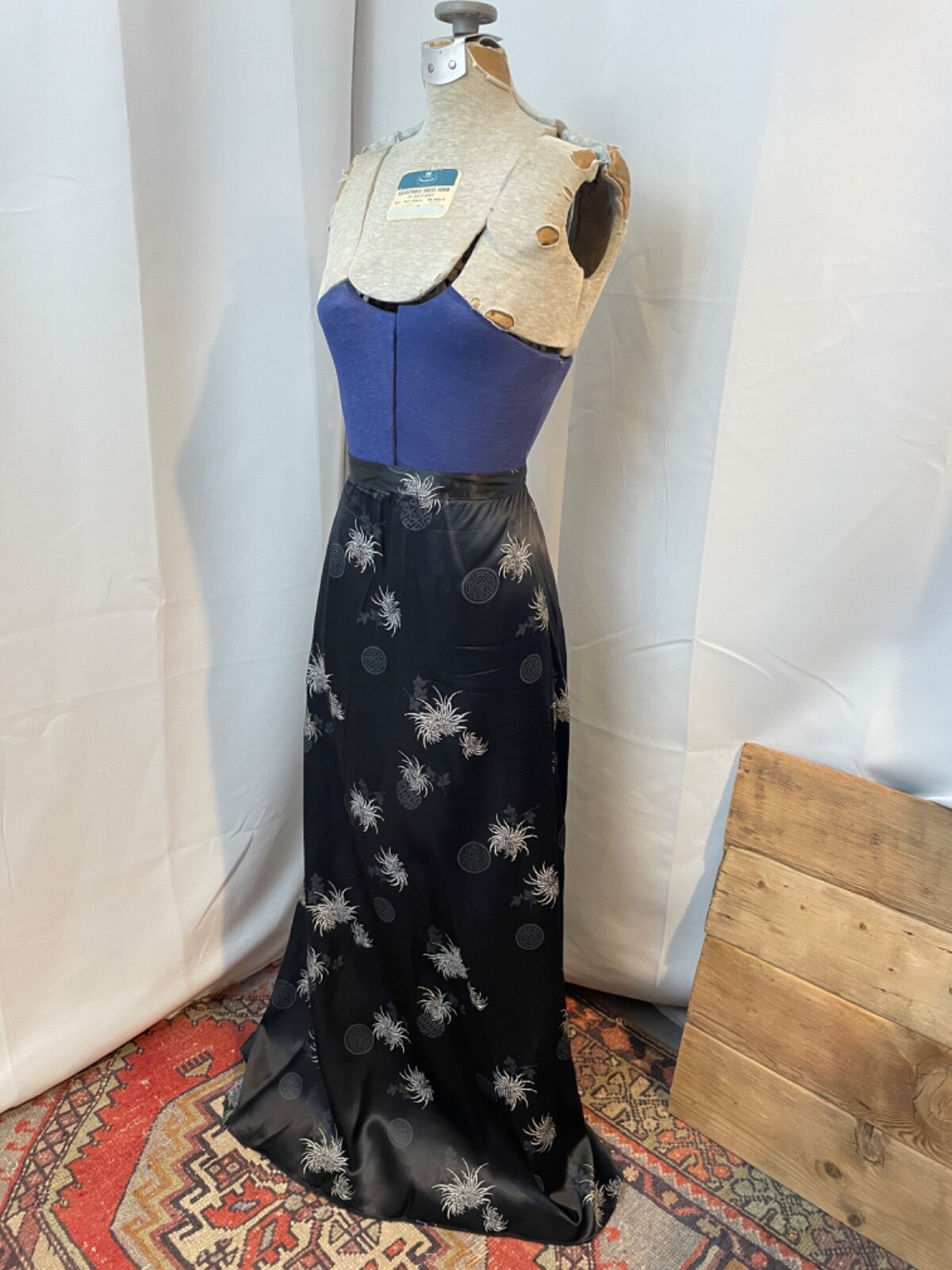 Satin Maxi Skirt Grunge 1990s Vintage Brocade Black White Silver Mums S