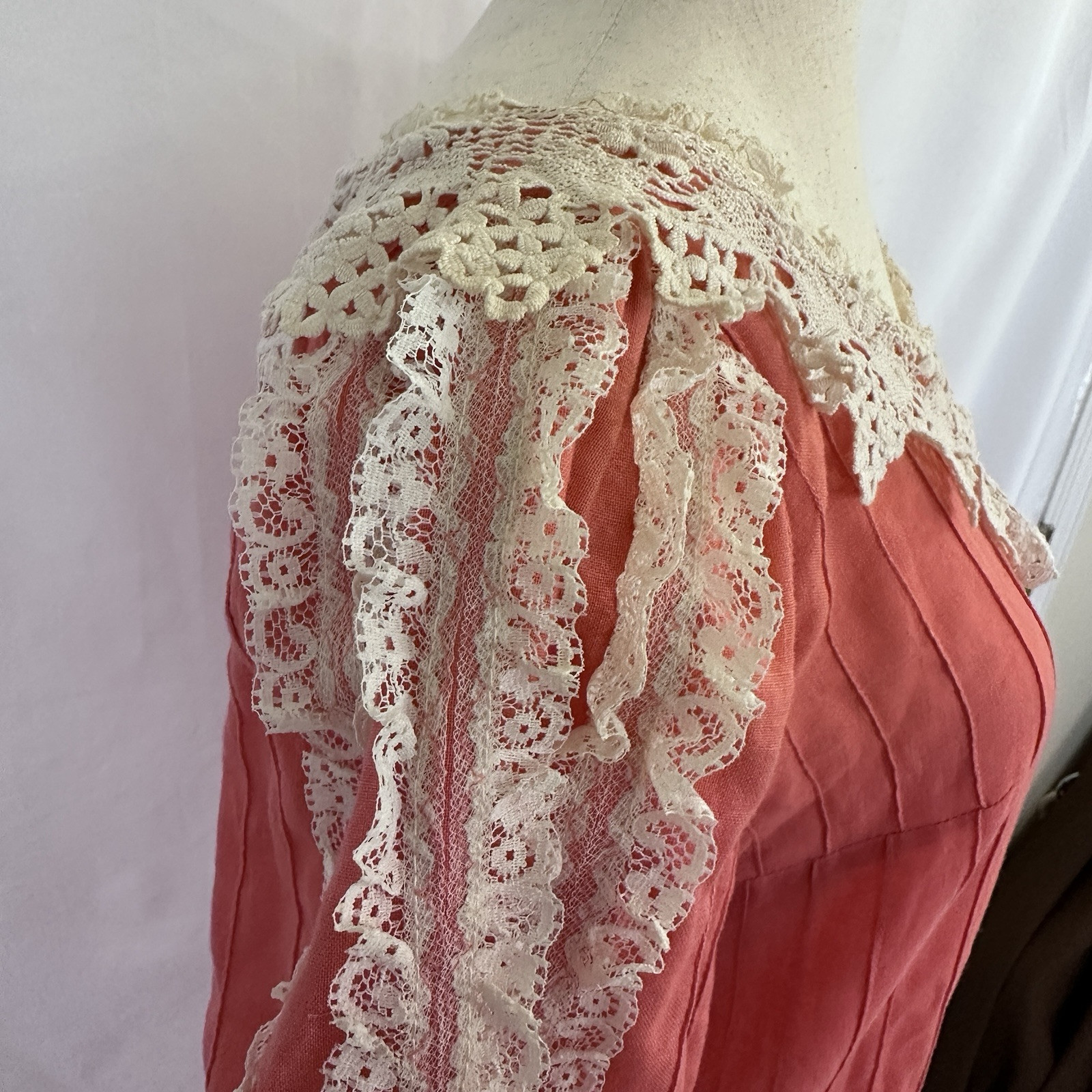 Vintage Drop Waist Lace Dress Size M / L Lace Collar Puff Sleeves Romantic