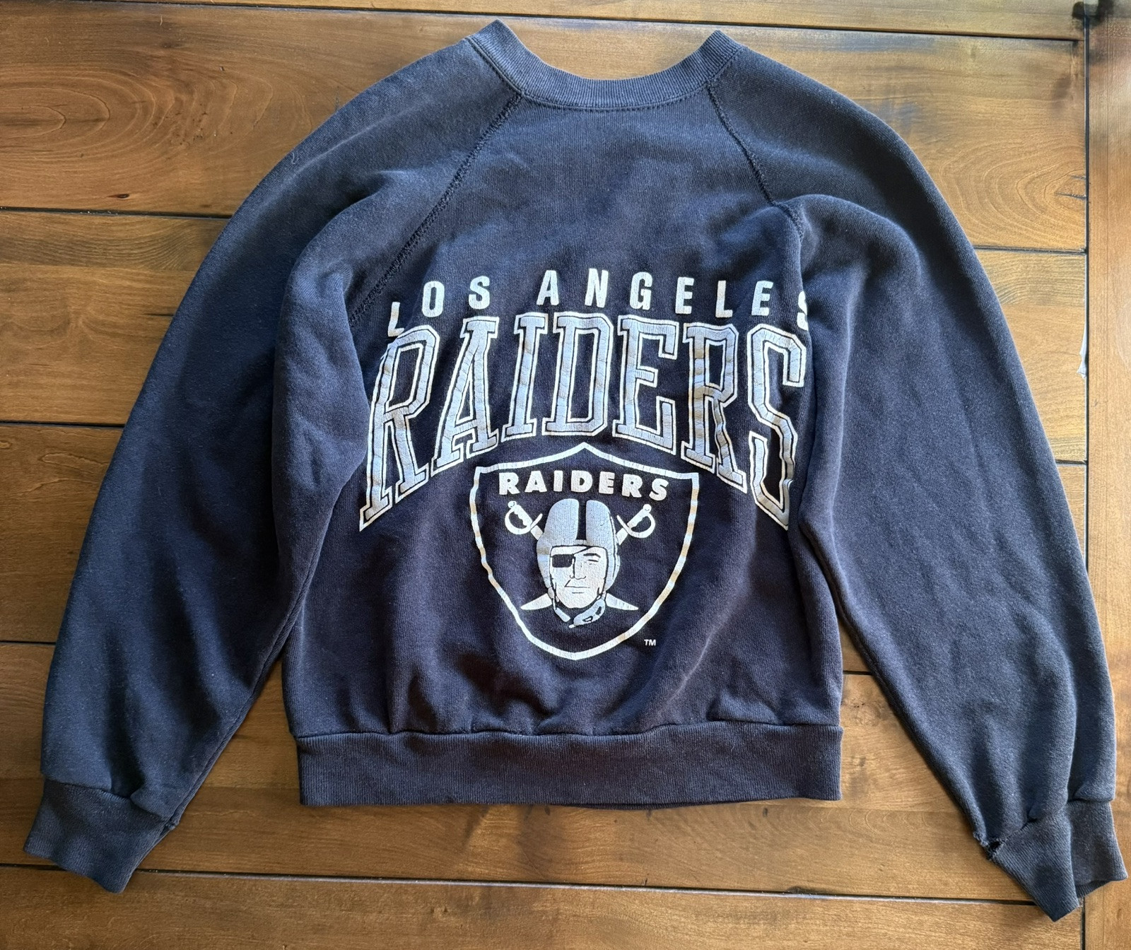 Vintage Los Angeles Raiders Women’s Small Sweater 90s Y2K Las Vegas NFL 2000’s