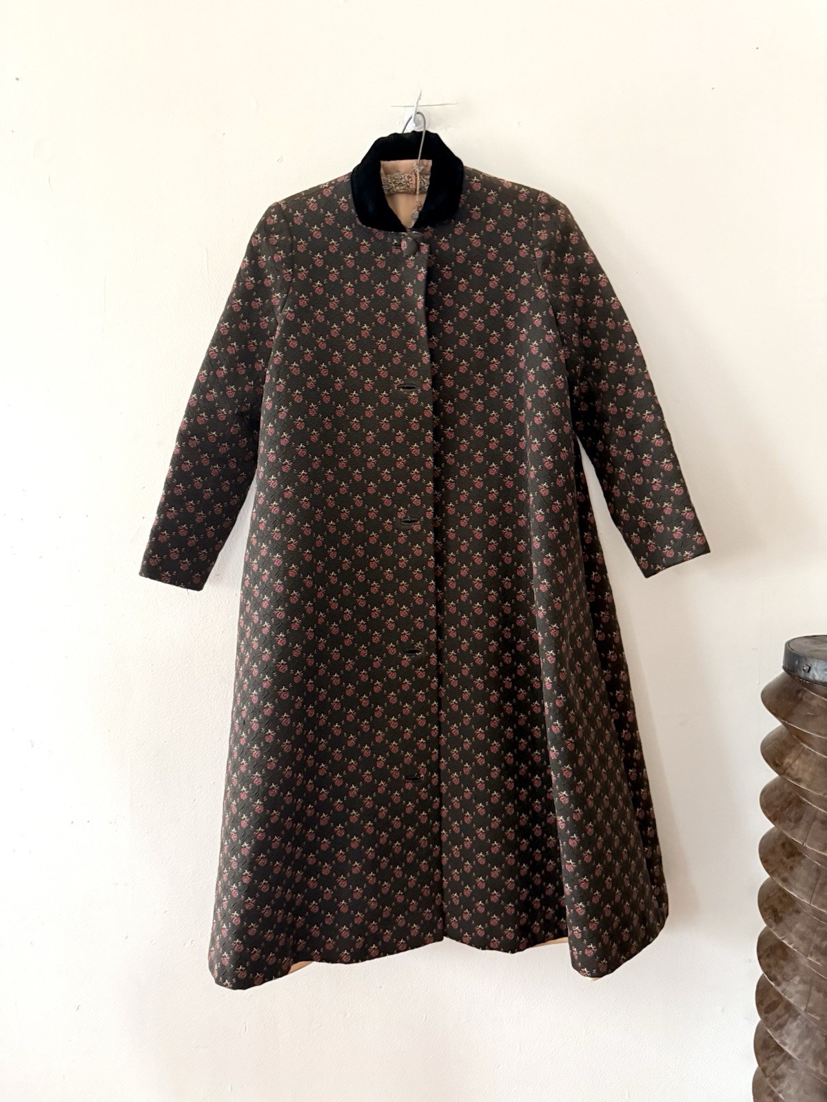 Mid-C Floral Jacquard/Matelassé/Quilted Full Length Tapestry Coat Velvet Collar