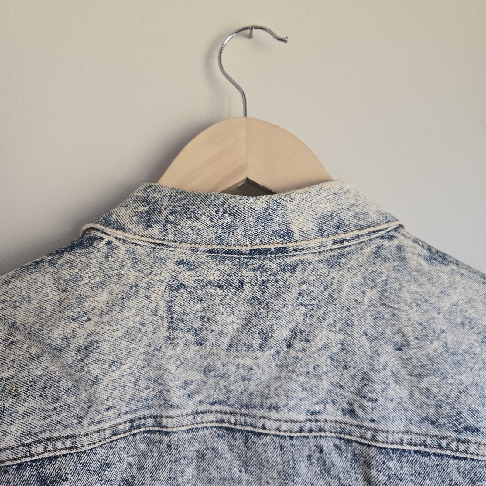 Vintage 80s Acid Wash Jean Jacket Embossed Floral Crest Denim Trucker Small / M