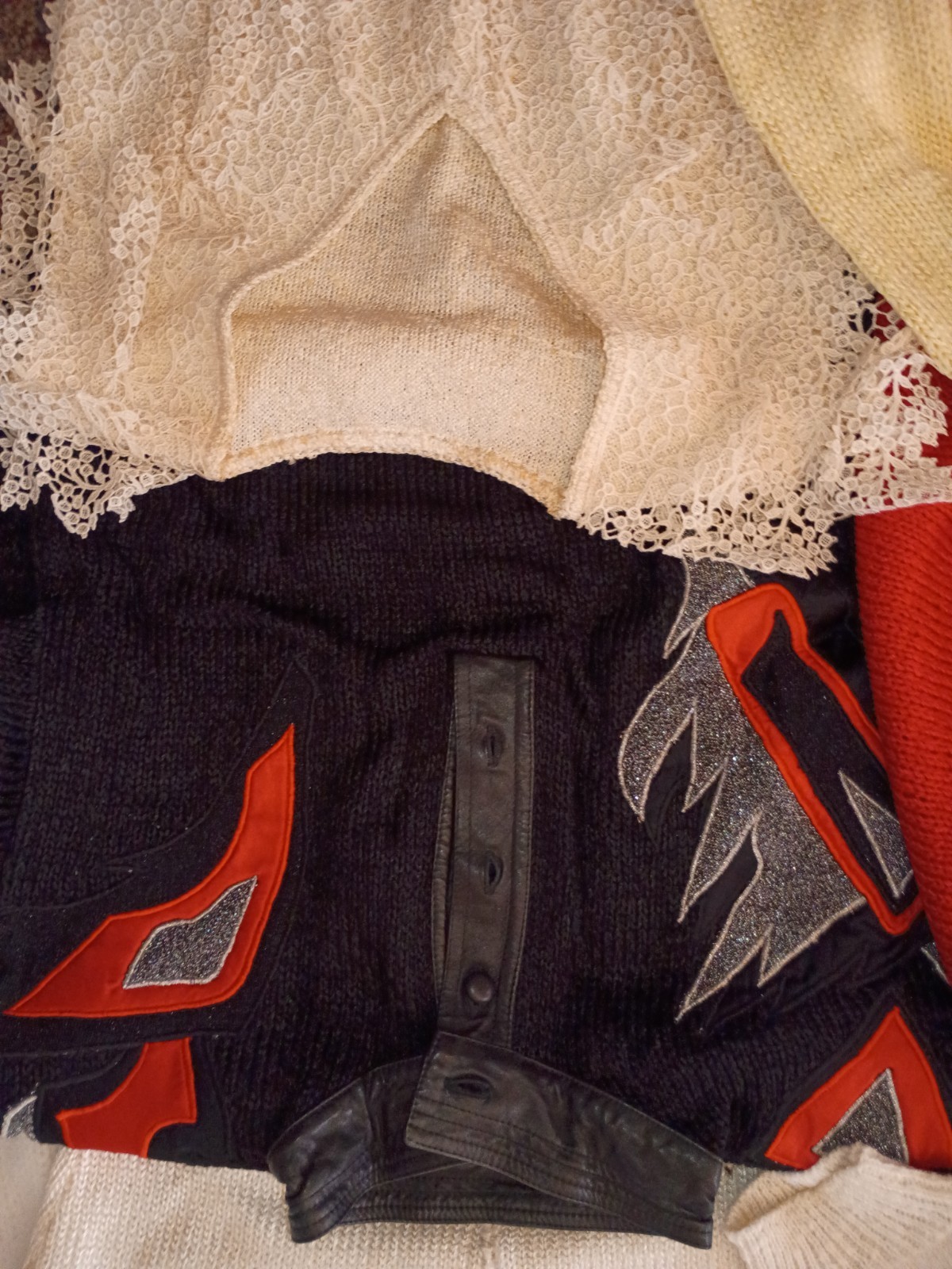 LOT OF 13 VINTAGE WOMEN’S SWEATER LOT (Namell, Elizabeth)