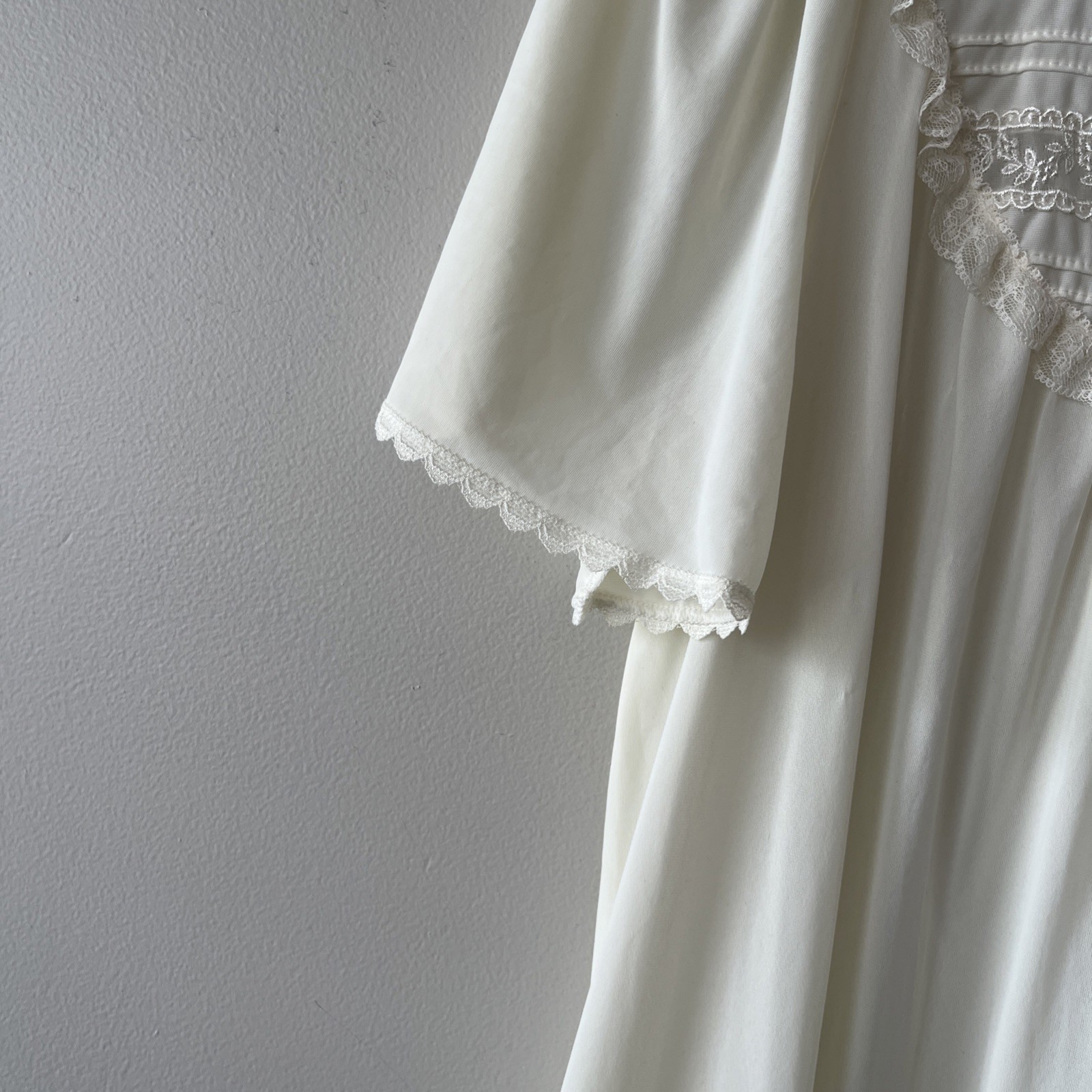 Vintage Ivory Lorraine Button Front Sheer Nightgown/robe Lace Size Small/medium