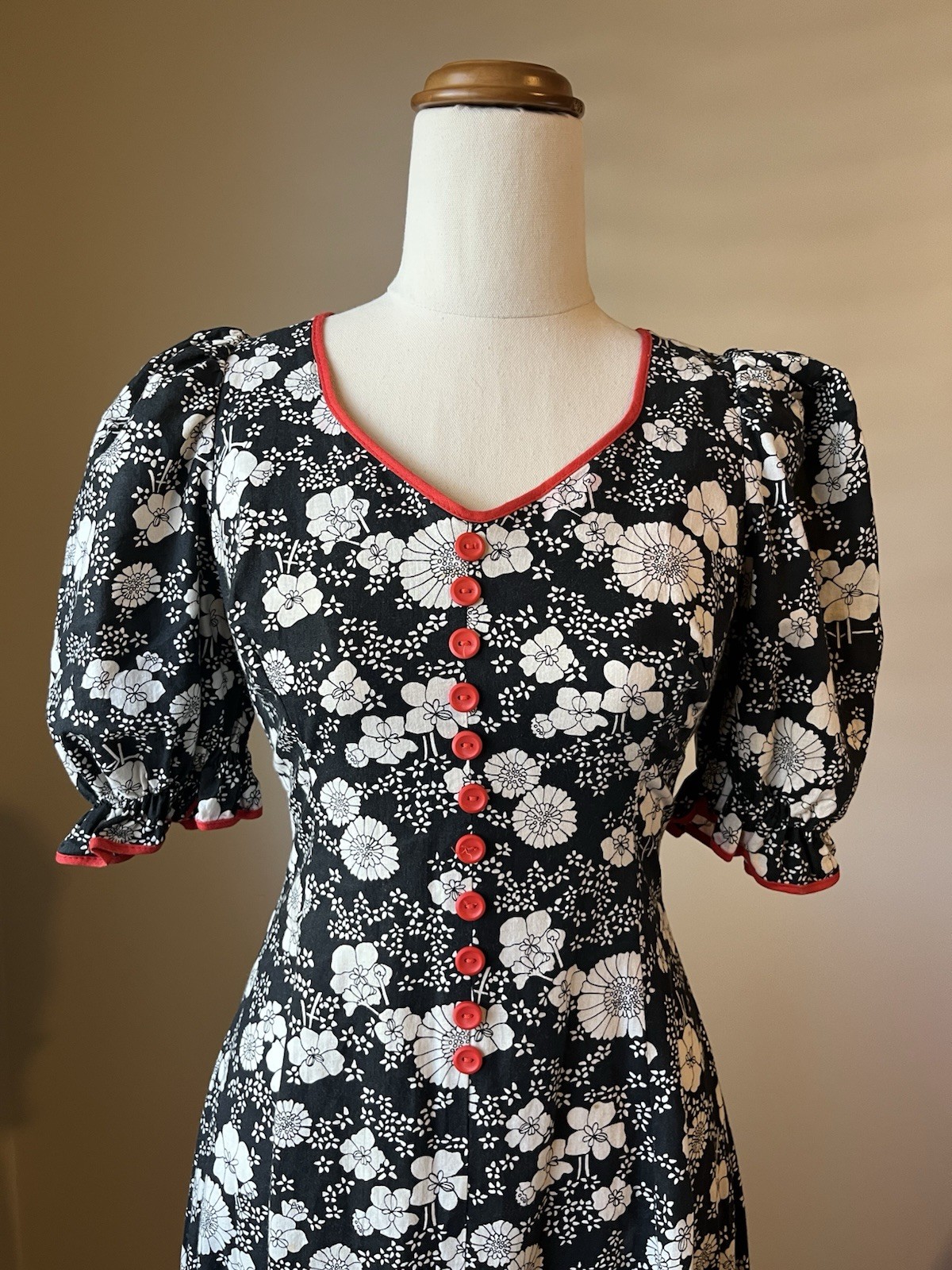 Vintage 70s DARLING OF MELBOURNE Prairie Maxi Dress Black & Red floral – size 12