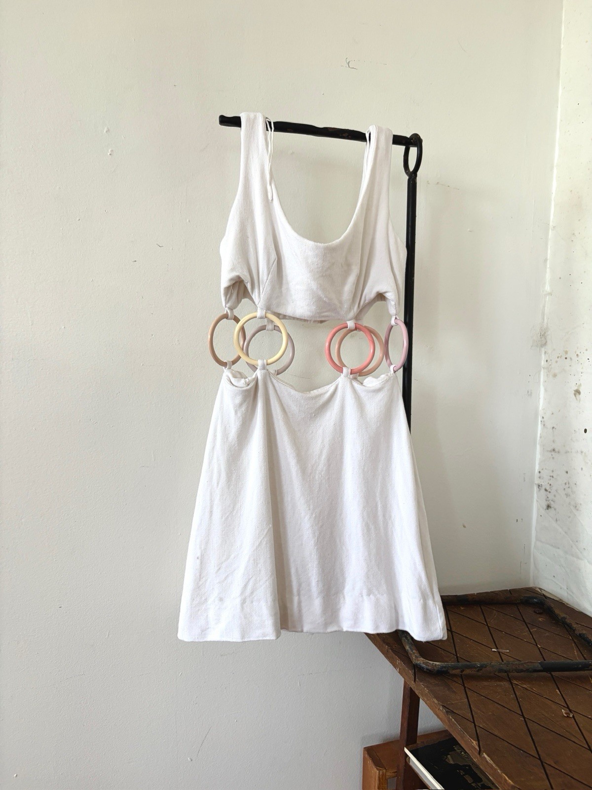 1960s Mod Space Age Linen Cutout Waist A-Line Mini Dress Lucite Rings Go-Go XS