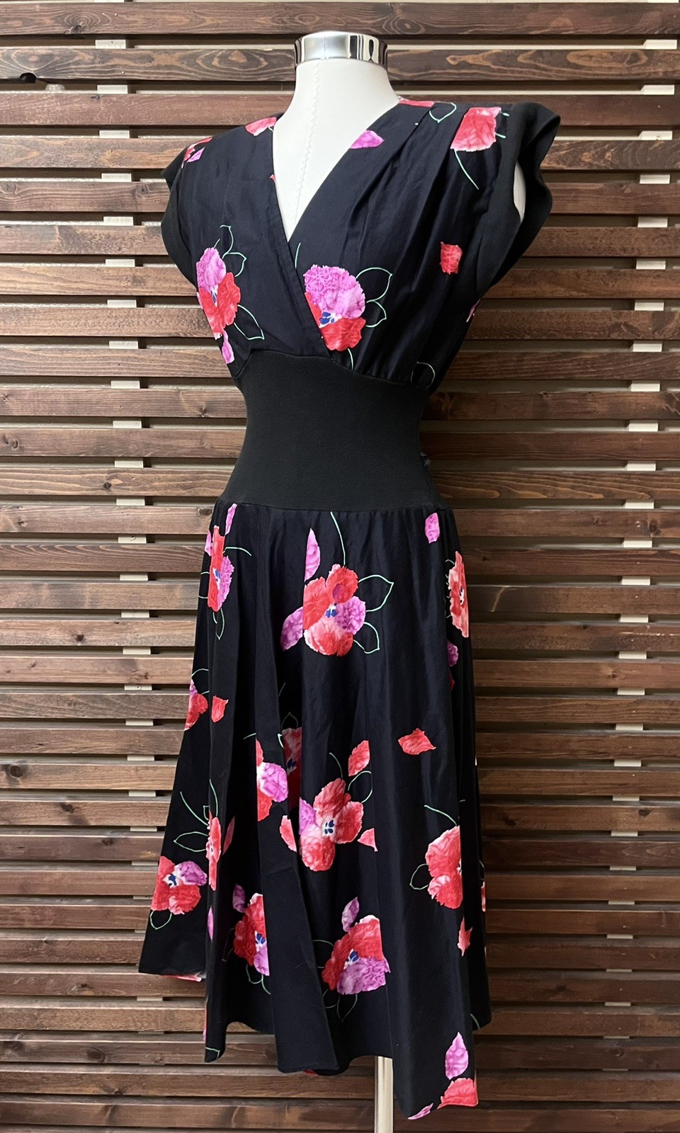 1980s 80s Vintage Black Pink Purple Floral Cotton Cap Sleeve V-Neck Midi Dress