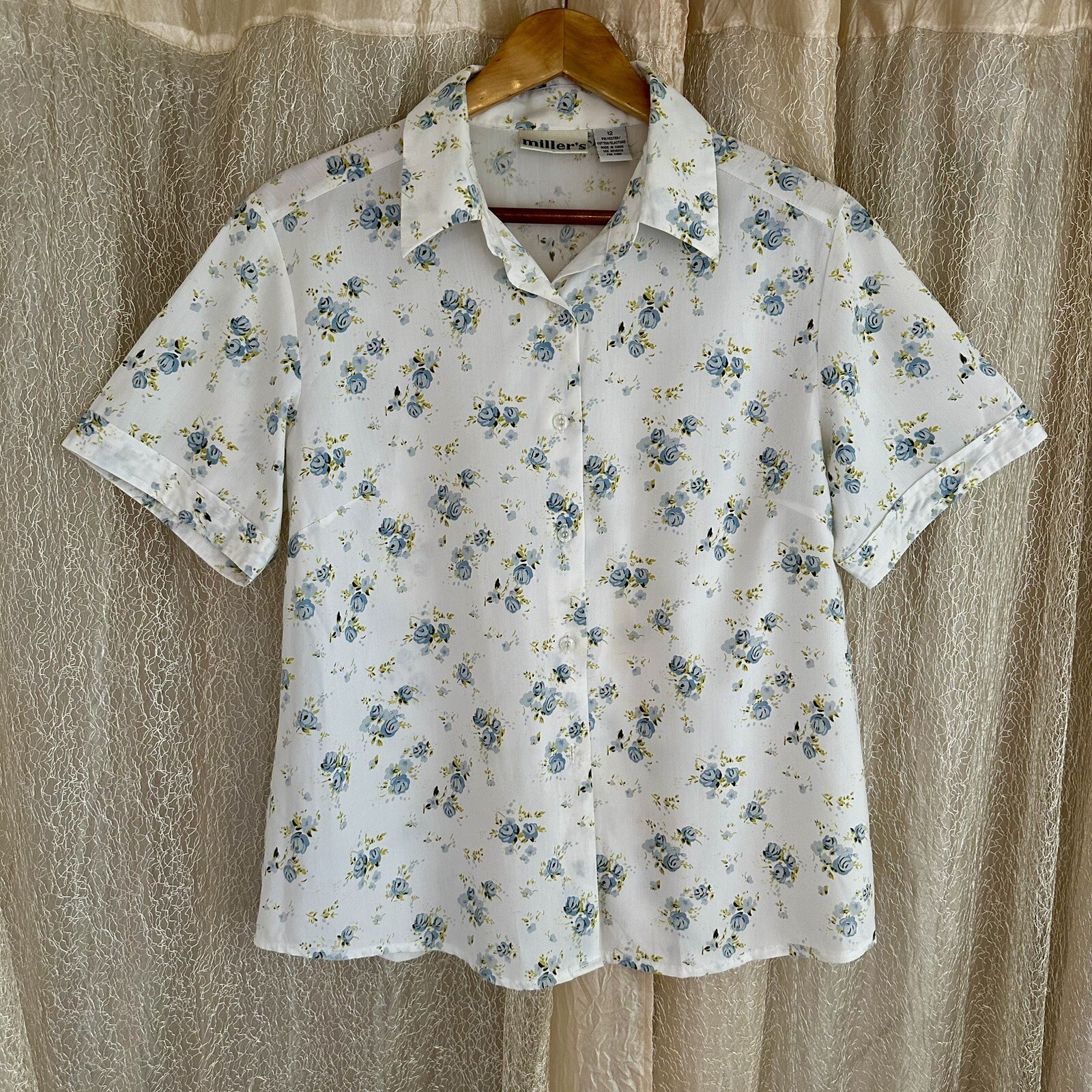 Vintage Miller’s Top Blouse Size 12 White Blue Roses Button Up Short Sleeve