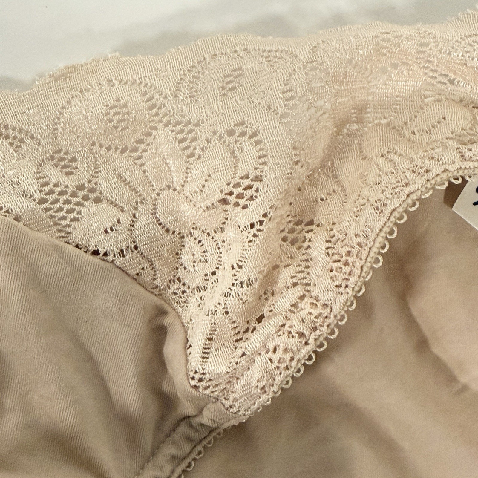 Vanity Fair Bikini Underwear Pretty Perfect Microfiber Panty Nude Lace Sz 5 Y2K