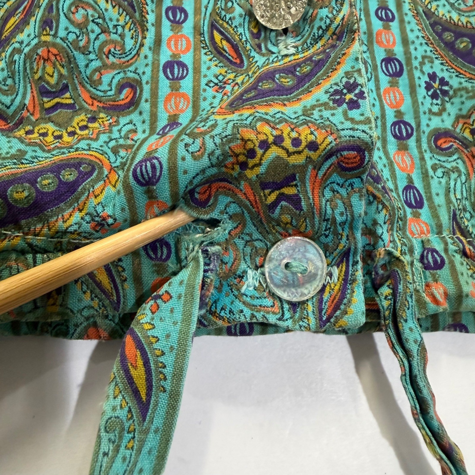 50s 60s Crop Top Teal Paisley 3/4 Sleeve Tie Hem Sz 32 DISTRESSED AS IS