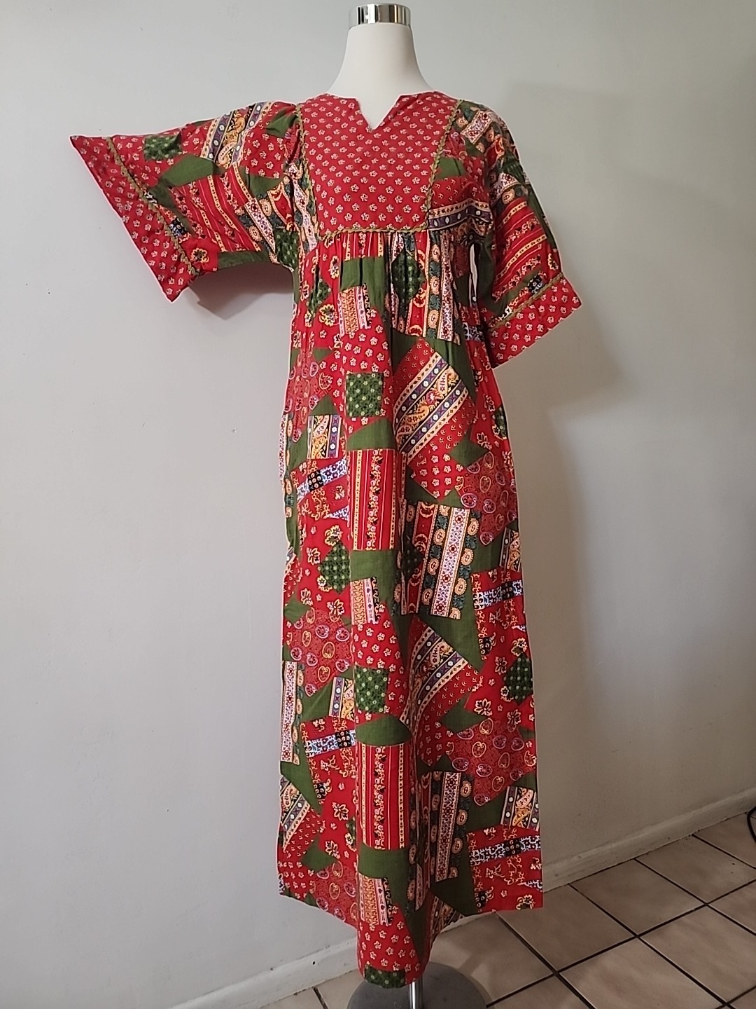 Vtg Union USA 60’s Danville M Red Floral Cotton Long House Hostess Cottagecore