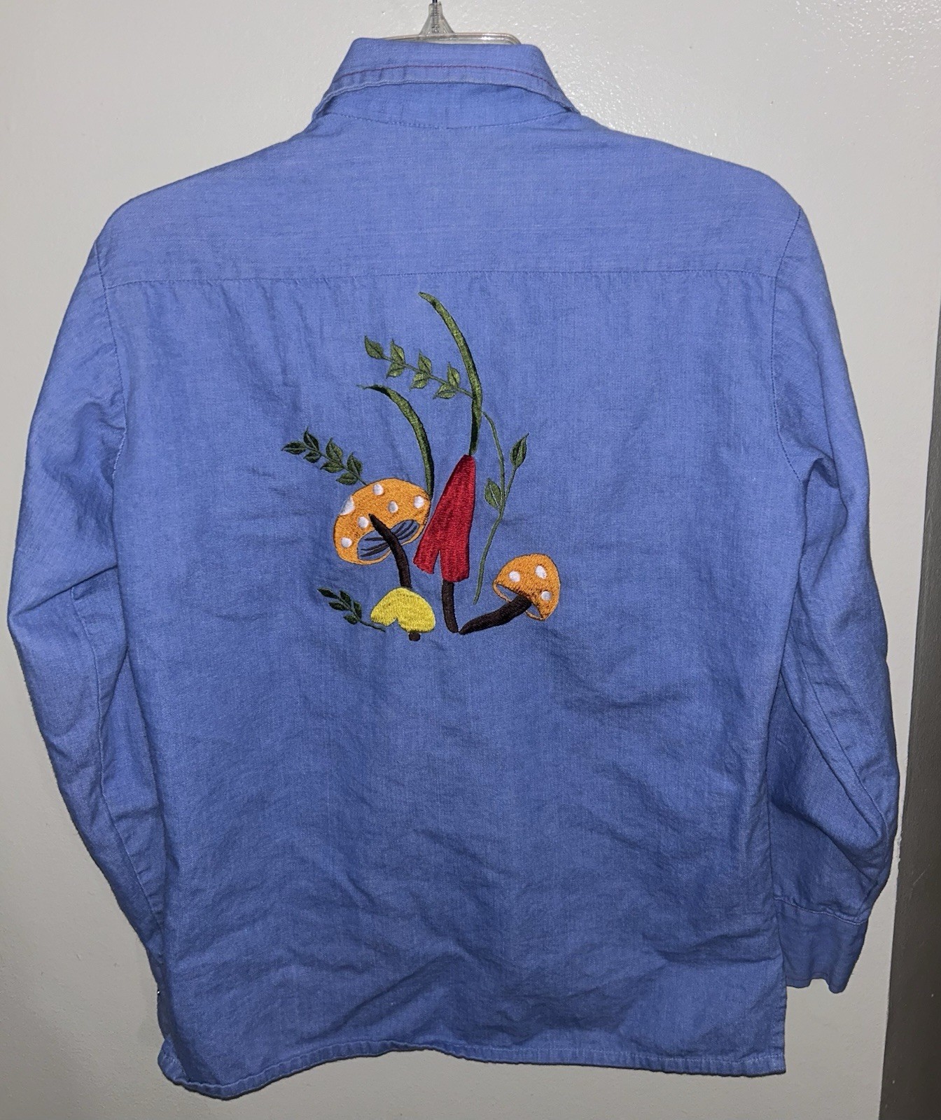 Vintage 70s Denim Embroidery Women’s Shirt Mushroom Flowers Collar Bordados M