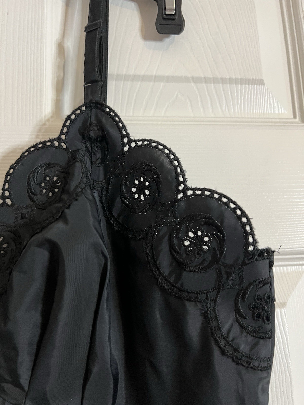 Vintage 1960 Val Mode Full Slip Black Embroidered Lace Size 34 Dacron/nylon