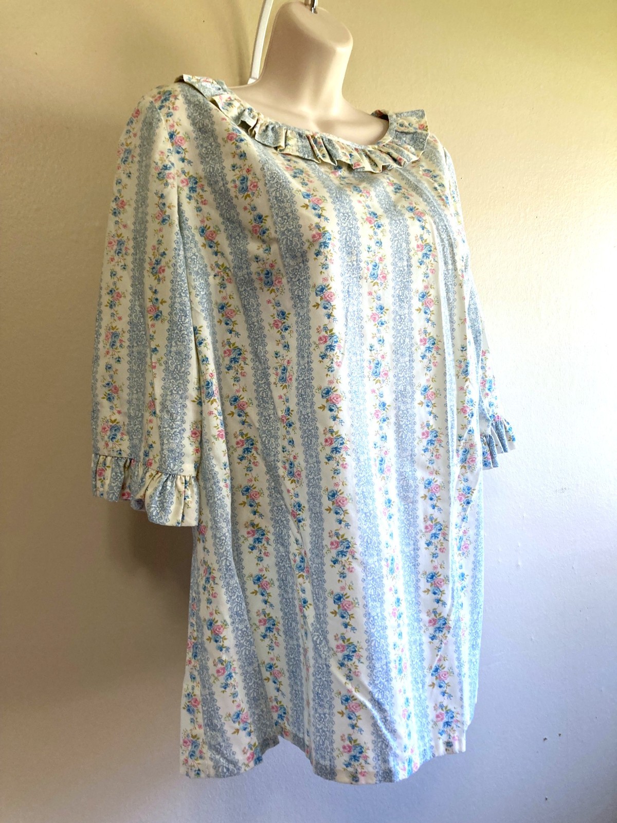 Vintage 70s Shirt XL Handmade Ditsy Floral Cotton Back Zipper Ruffled 1/2 Sleeve