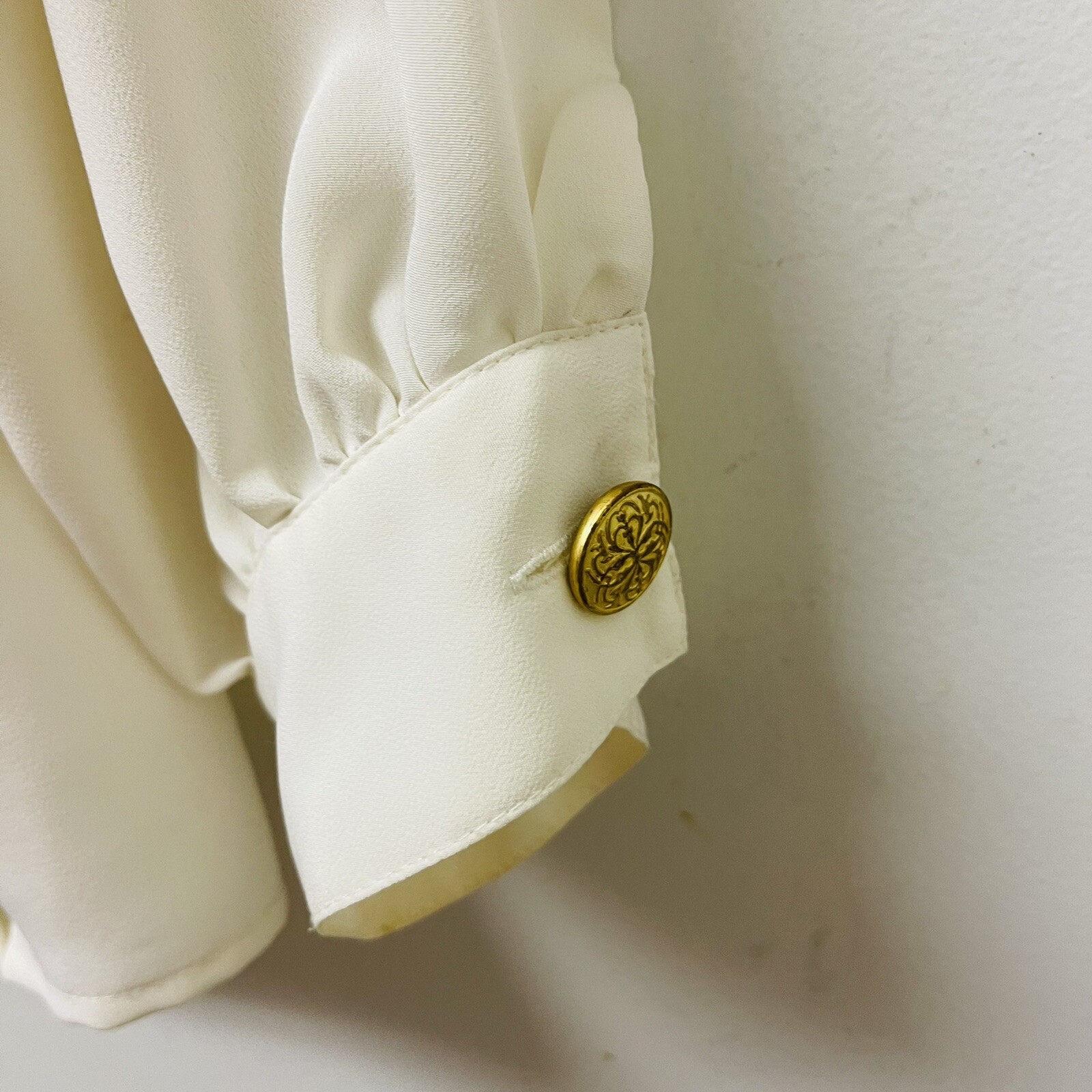 Leslie Fay Retro Blouse Womans 6 Cream VTG Secretary Modest Embroidery Career