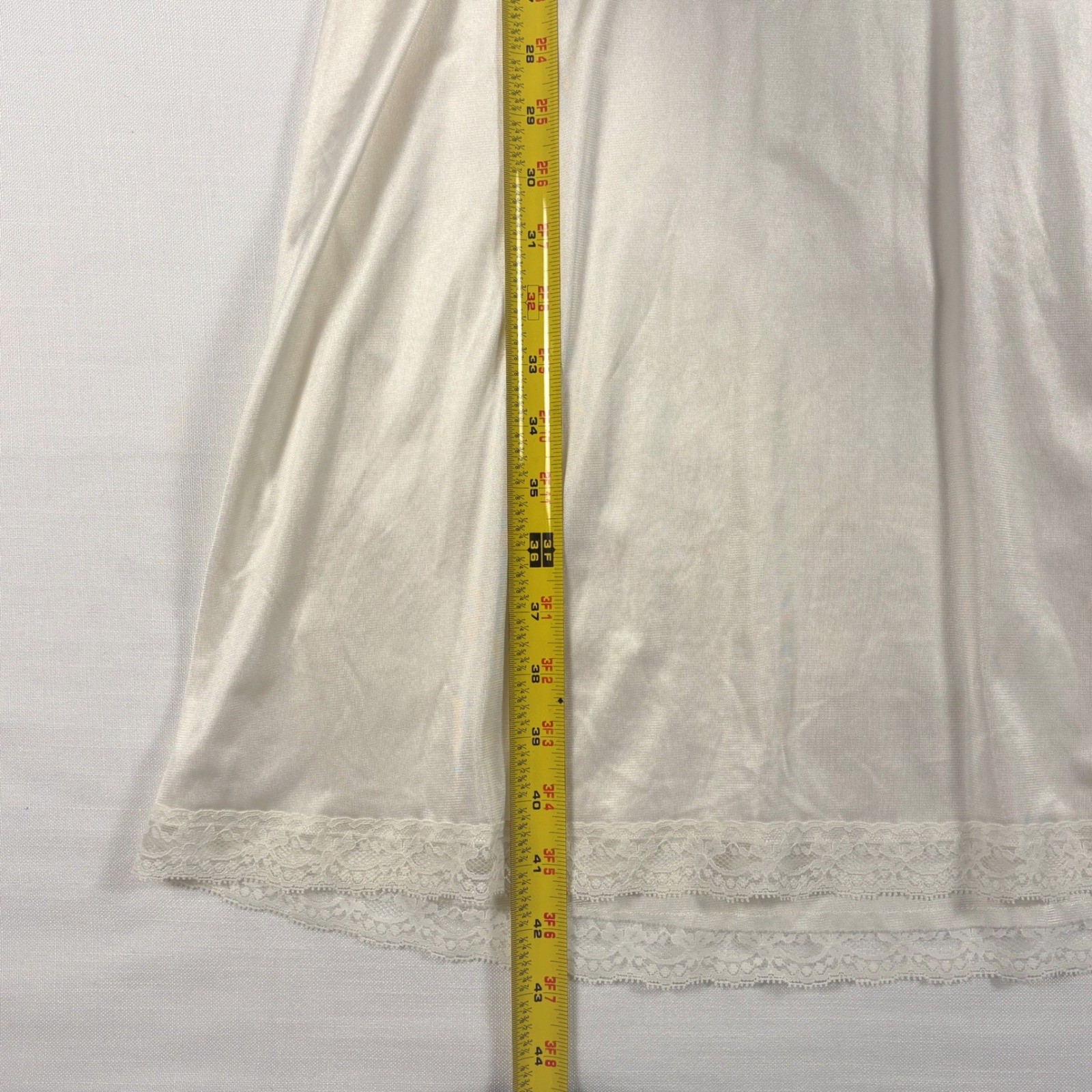 Bestform Vintage Ivory Lace Trim Full Slip Dress Antron III Nylon 32 1460 Cream