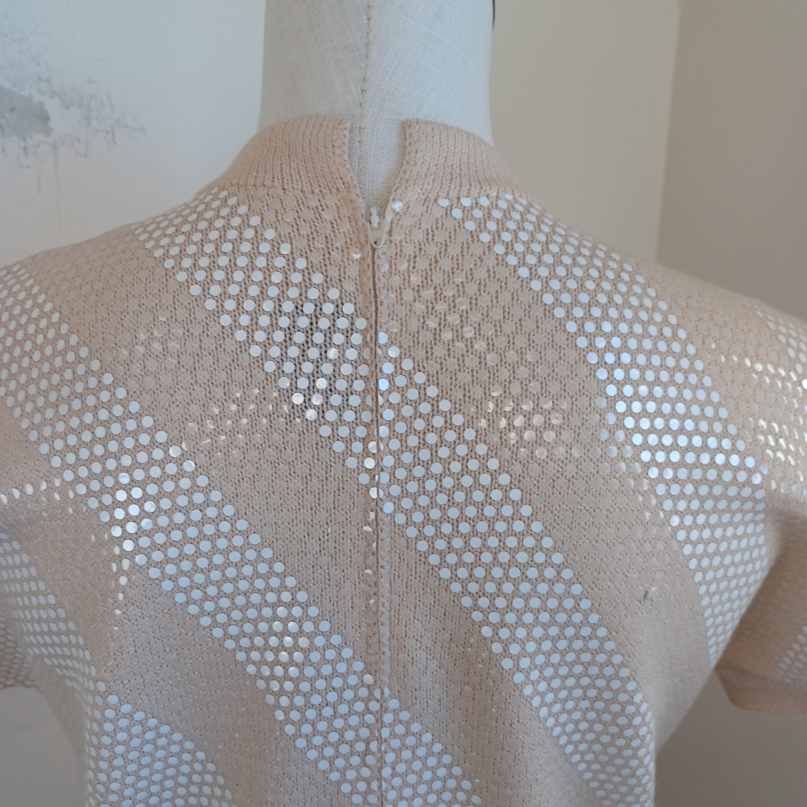 St John Saks Fifth Avenue Vintage Knit Sequin Geometric Dress Peach Sz 10 USA
