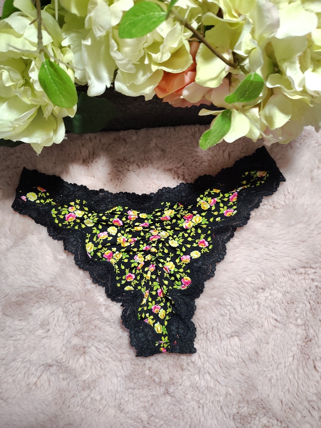 Vintage Victoria’s Secret Floral Rushed Back Cheekini OS/Year Of 2013