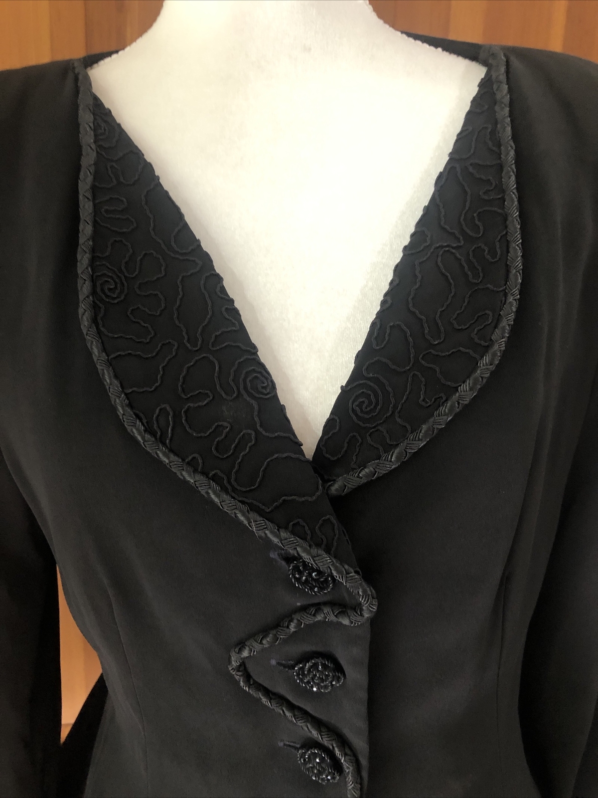 Holly’s Harp vintage 80s black trapunto & braid trim fitted cropped jacket S