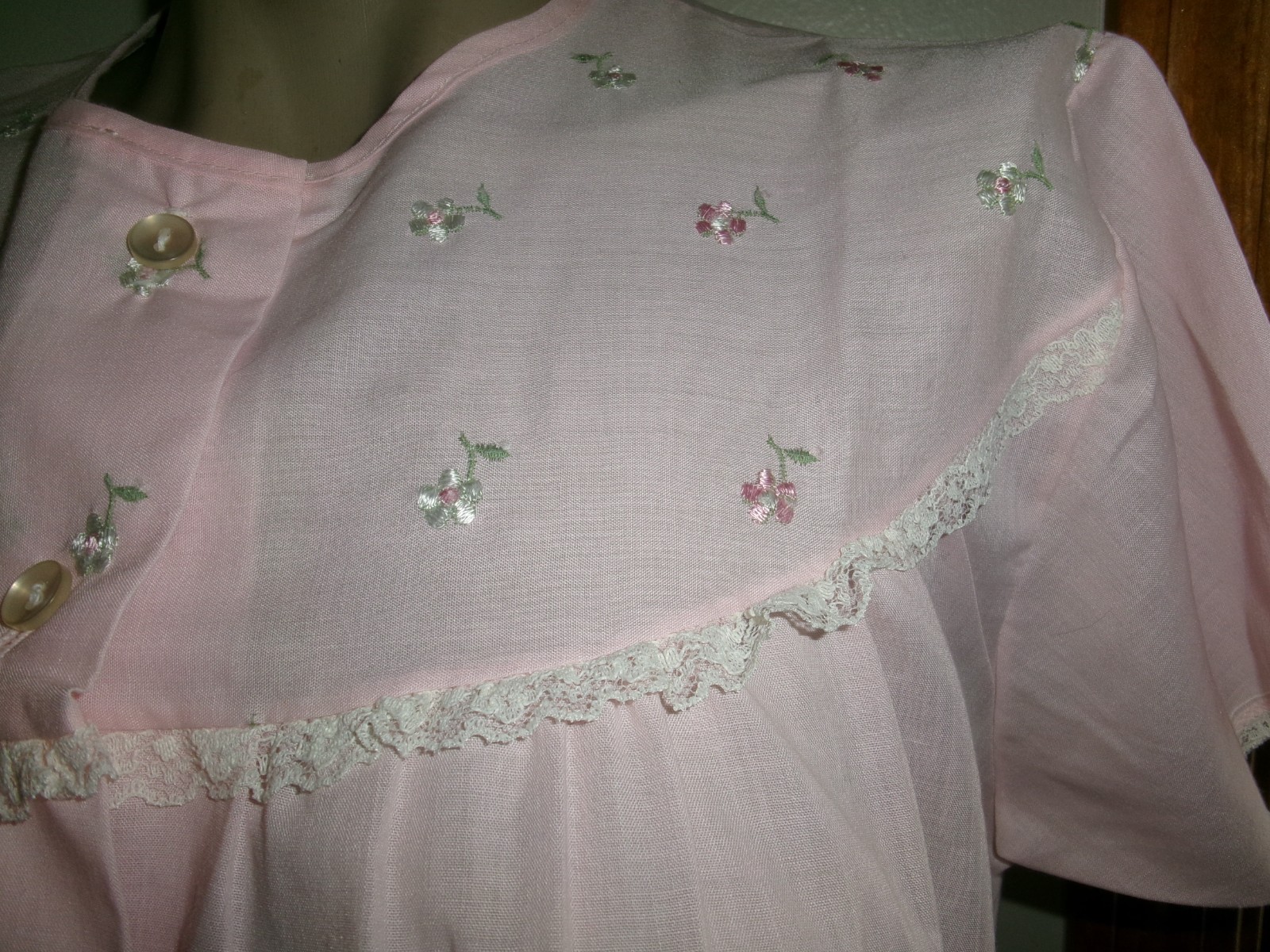 Vintage Katz Sleep Coat~ ~Duster ~Tiny Embroidered Flowers ~Lace~Sz MED.