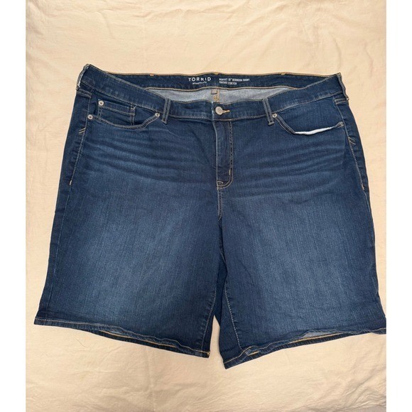 Torrid Perfect 10 Bermuda Short Vintage Stretch Dark Wash Blue Denim Womens 24