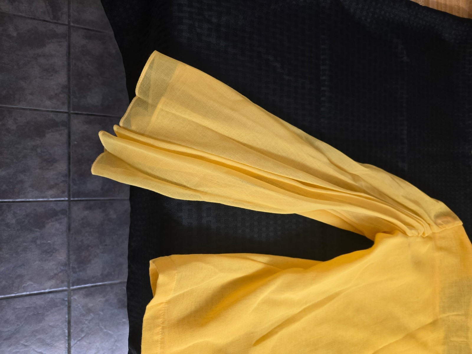 Vtg. Shapely Classic 1970s top; yellow dacron/cotton, pleated sleeves.