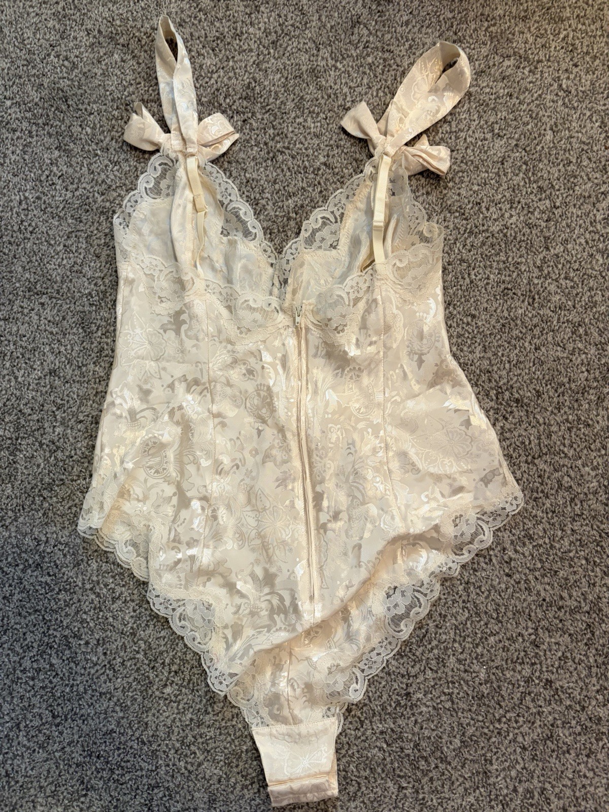 NWT Vintage Victoria’s Secret Gold Label Cream Lace Bridal Teddy Lingerie Size L