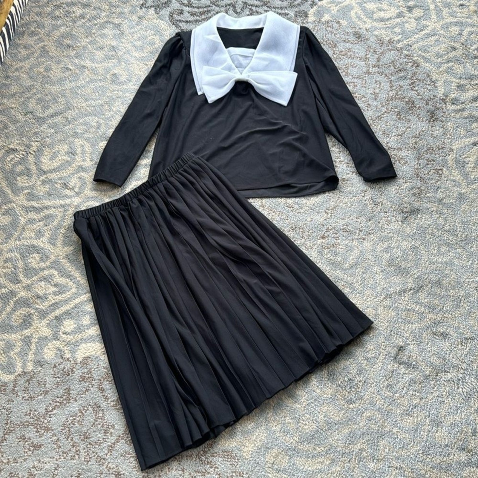 Vintage Anthony Richards Two Piece Bow Top Pleated Skirt Set Black White 14