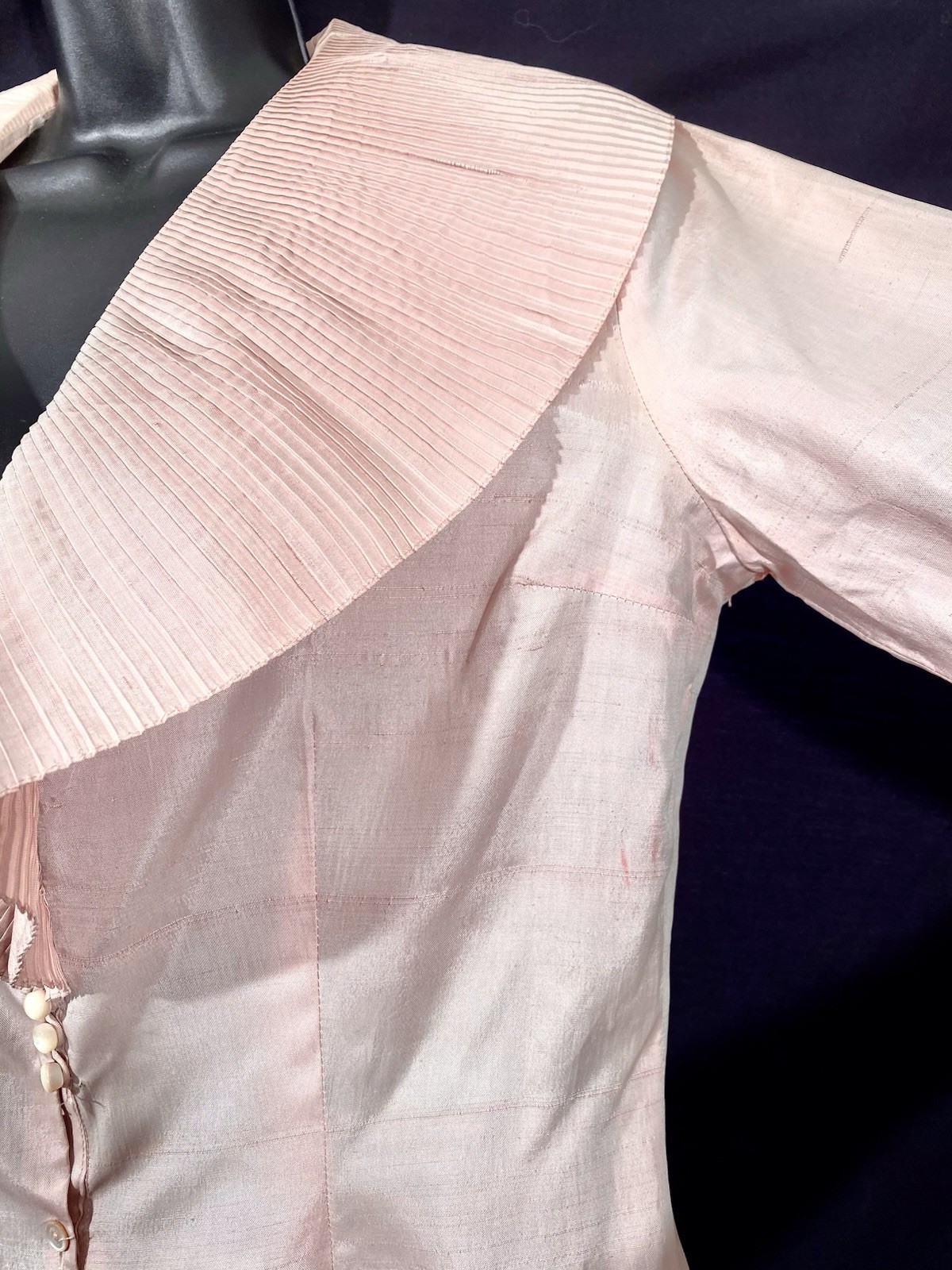 Vintage 1940s 1950s STUNNING BLOUSE Pink Silk Pleated Collar Cuffs Glass Buttons
