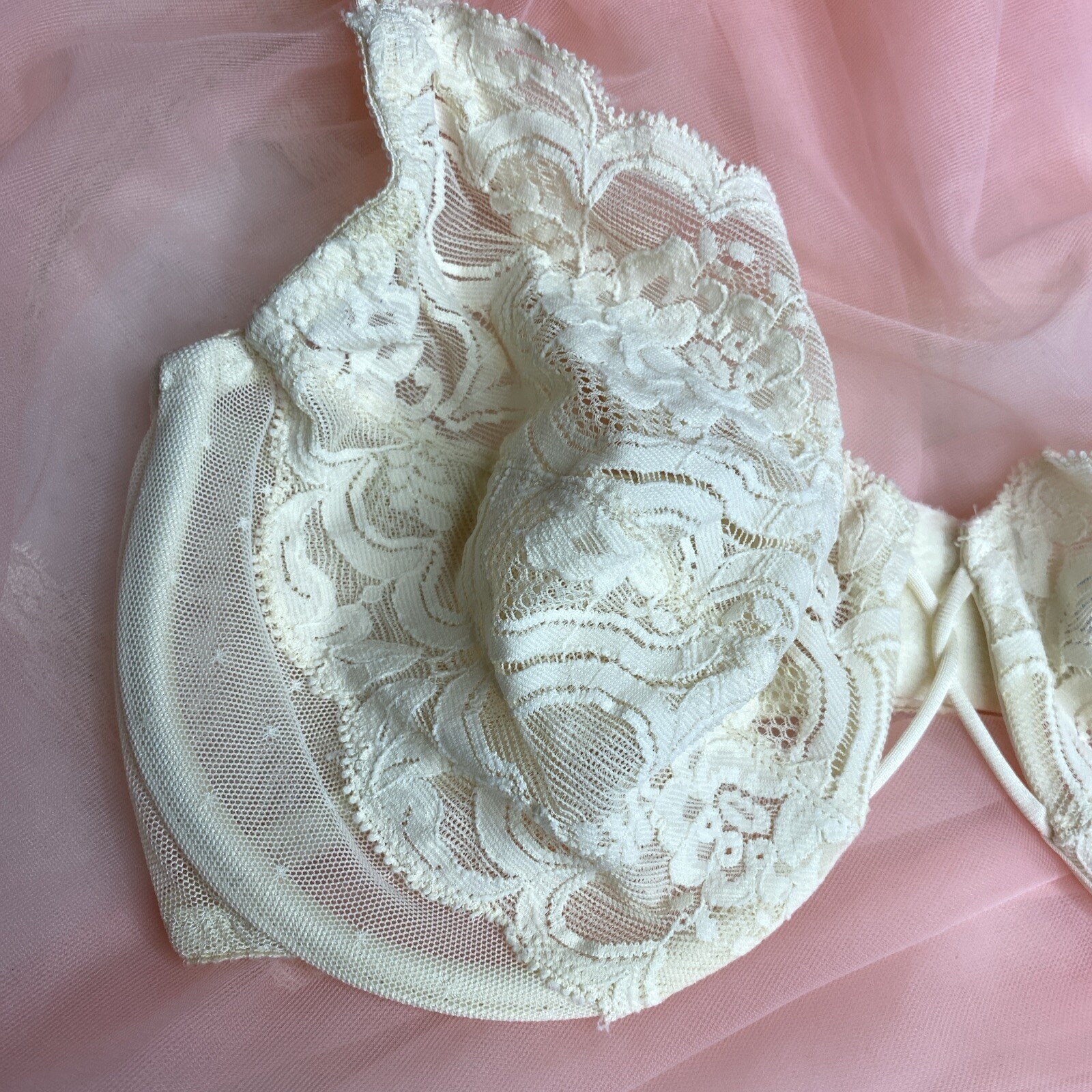 Vintage Vanity Fair Nylon Lace Unlined Bra Size 34D Ivory Underwired Fem 75-075