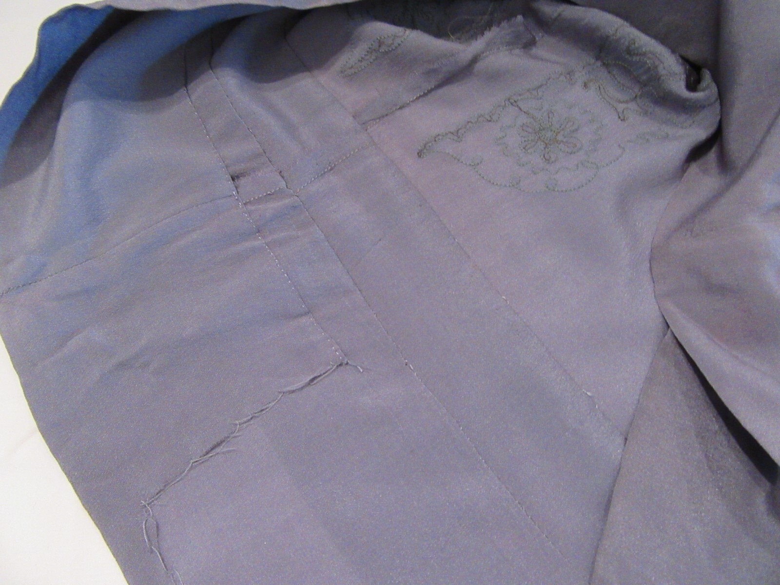 VINTAGE ANTIQUE WOMENS 1920S FLAPPER DRESS TUNIC MUAVE SILK CREPE EMBRD ASIS F45