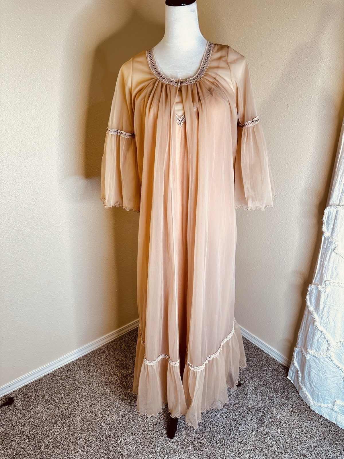 Vintage 60s/70s Intimé California Peach Chiffon & Lace Peignor Set Size S