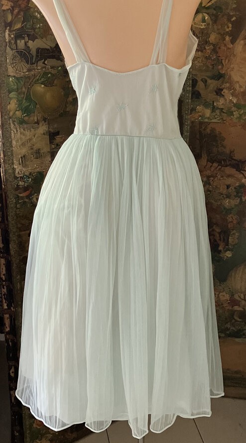 Vintage Sheer Chiffon Nylon Negligee -Schiffli Embroidery – Pale Sea Foam Green
