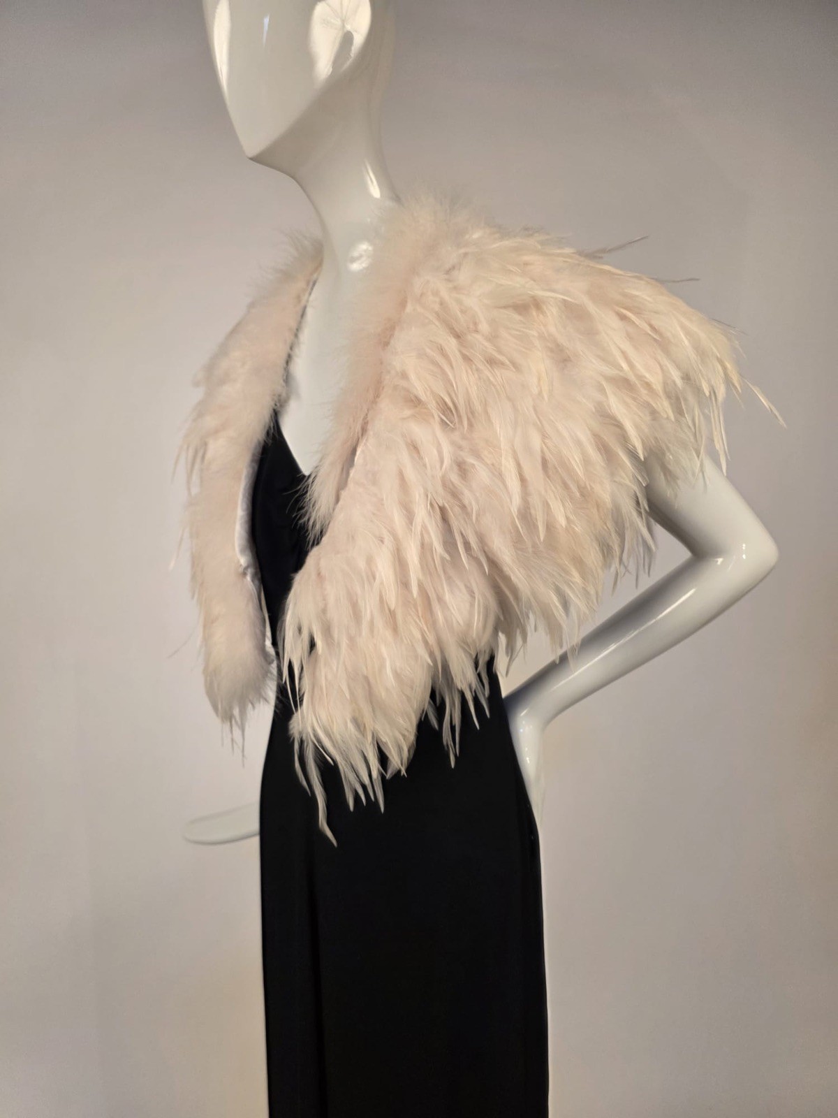 VINTAGE BIBA PLUSH WHITE FEATHER CAPE FOR DRESS W SATIN LOGO LINING