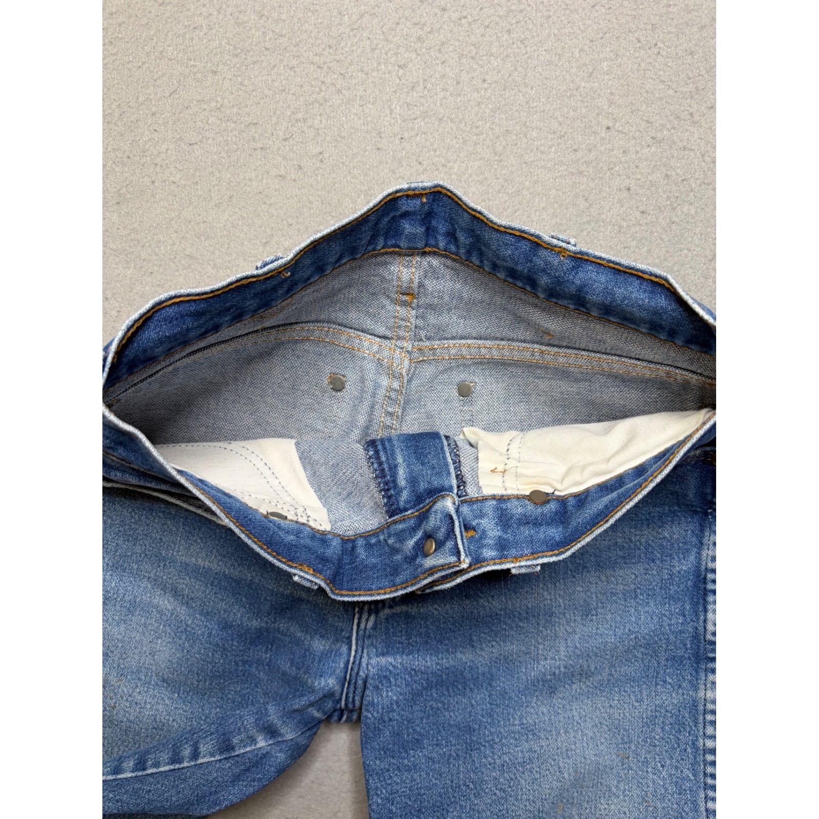 Wrangler Jeans Women 29×34 13MWZ Cowboy Cut Vintage 90s Made in USA Distressed