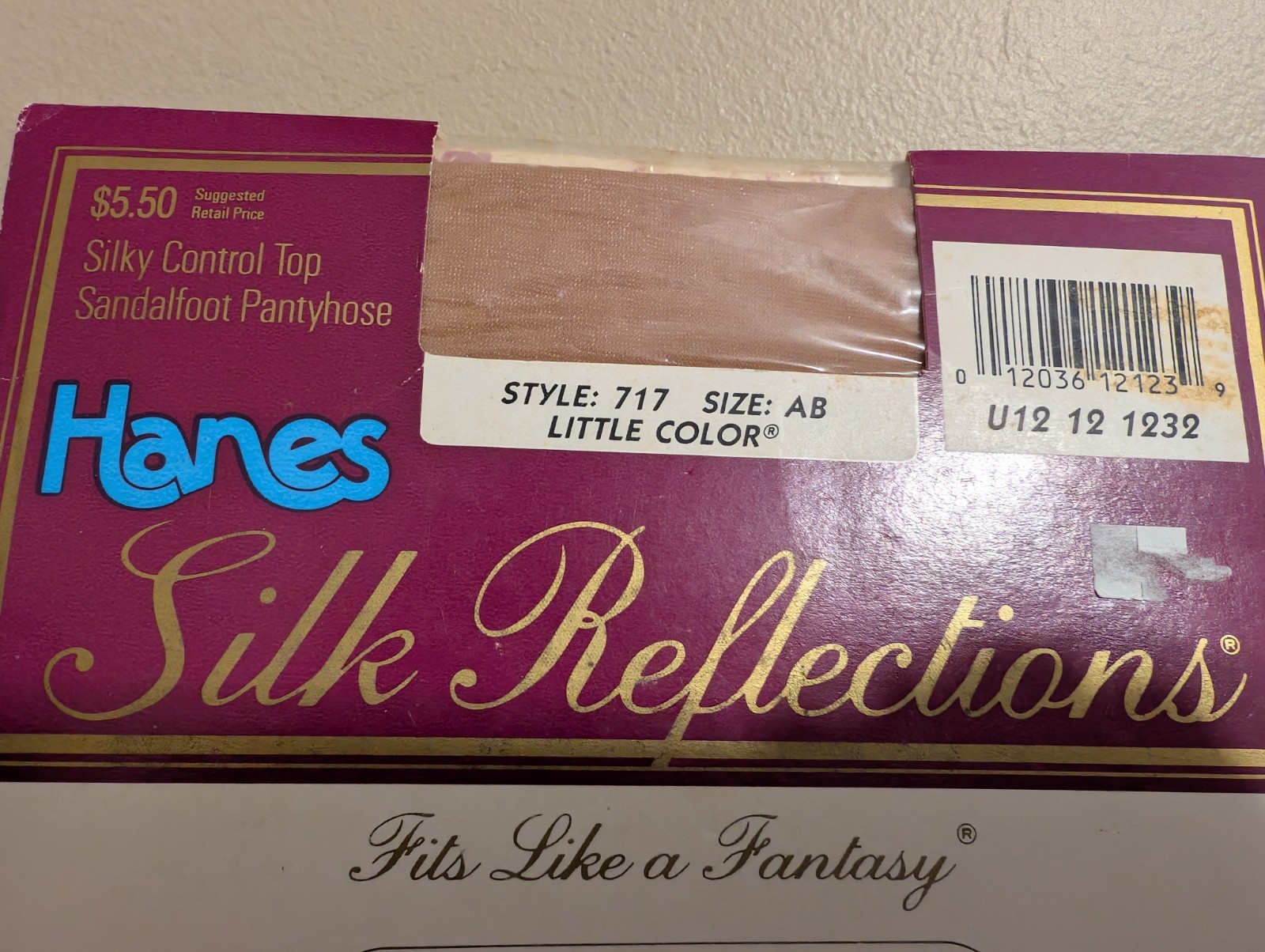 Vtg 2 pr Hanes Silk Reflections FITS LIKE A FANTASY Style 717-AB Different Color