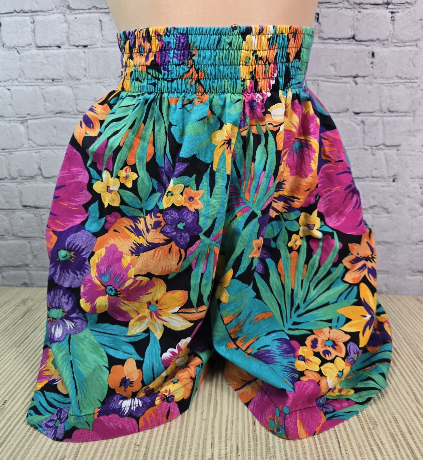 Vintage 80s Medium M Sostanza Multicolor Shorts Stretch Elastic Floral USA Beach