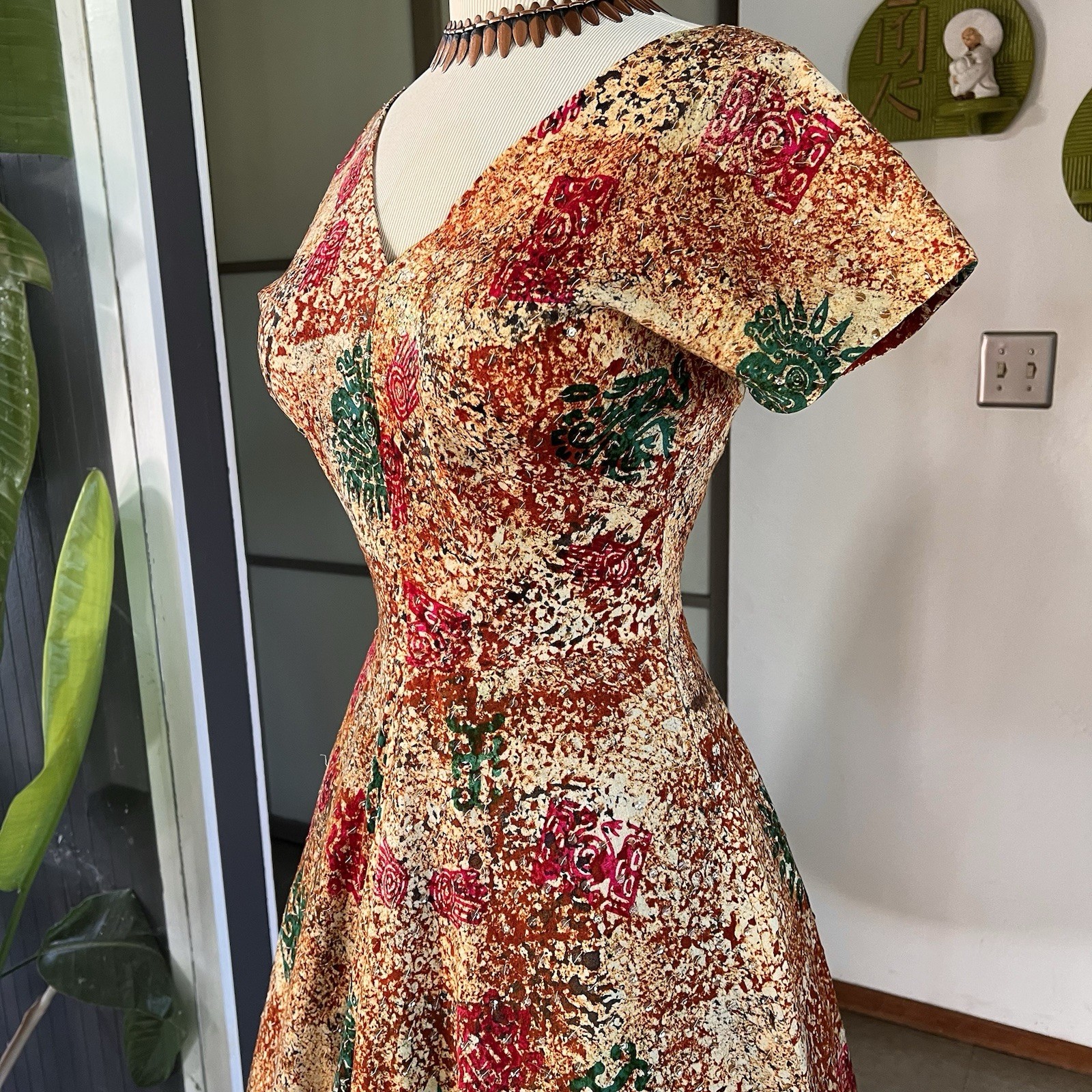 1940s Vintage Tachi Castillo Aztec Print Sequined Dress 27w