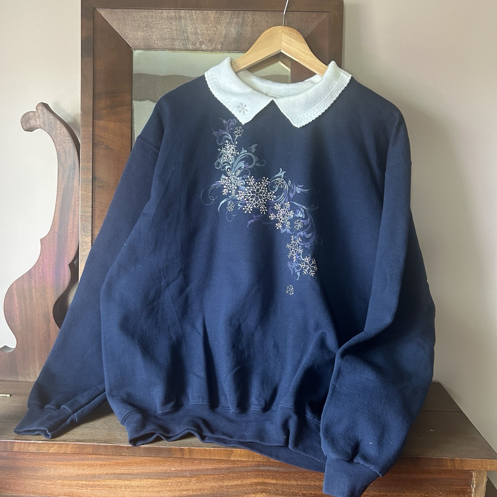 VTG 90s Top Stitch/Morning Sun Navy w/Collar Snowflake Graphic Sweatshirt: 1X