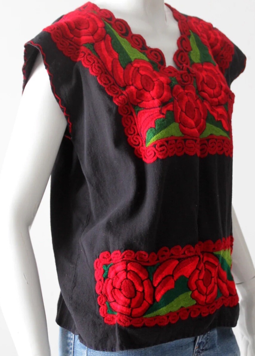 VTG FLORAL EMBROIDERED COTTON BLOUSE BLACK RED GREEN S/M HUIPIL GUATEMALA MEXICO