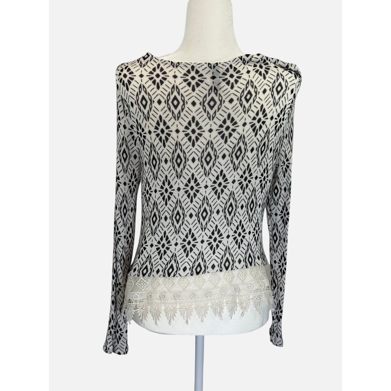 H&M Divided Medium Black White Geometric Knit Top Crochet Lace Hem Boho