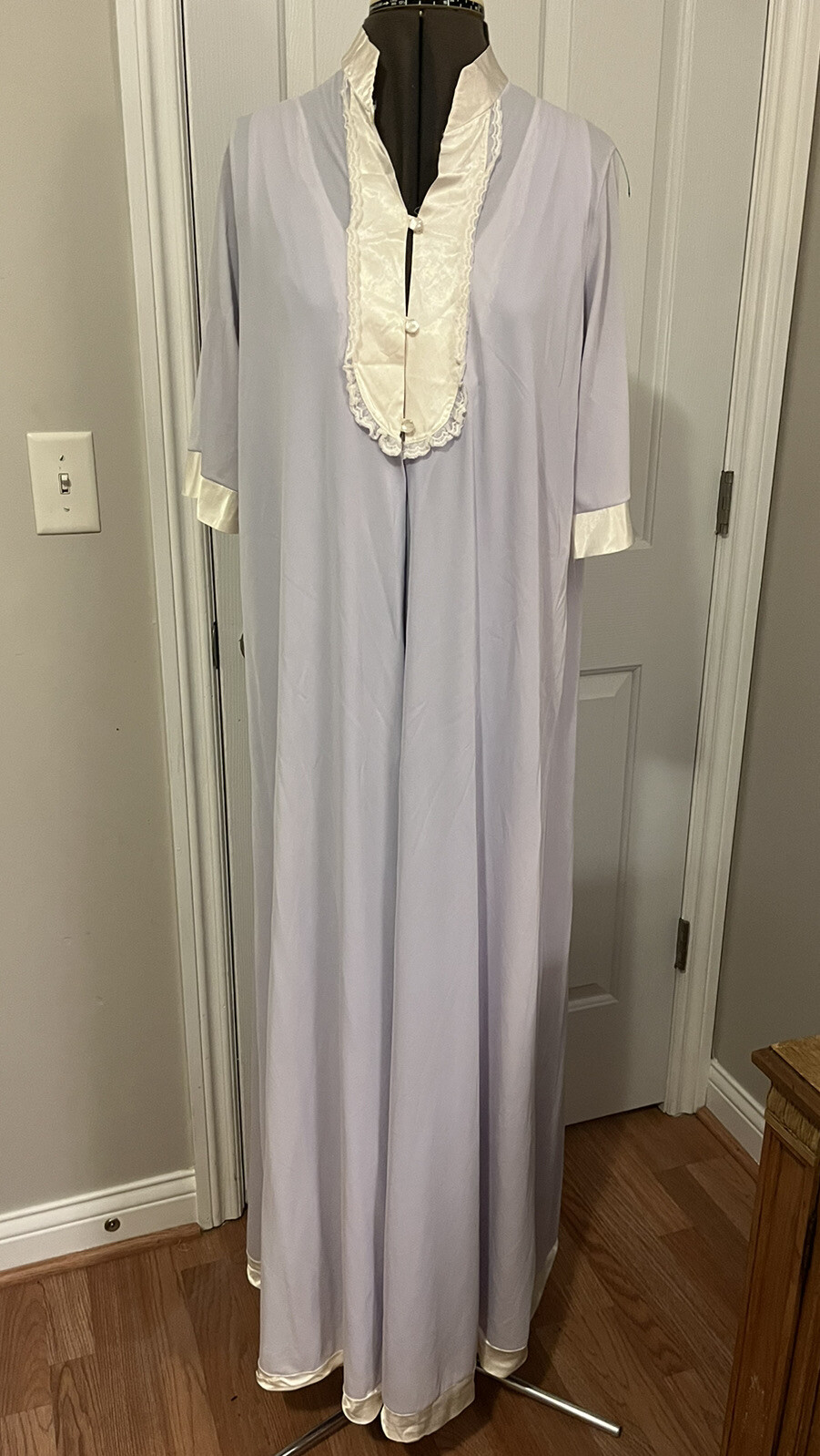 VINTAGE SET 2-PIECE NYLON PEIGNOIR NIGHT GOWN & ROBE PALE PURPLE MEDIUM