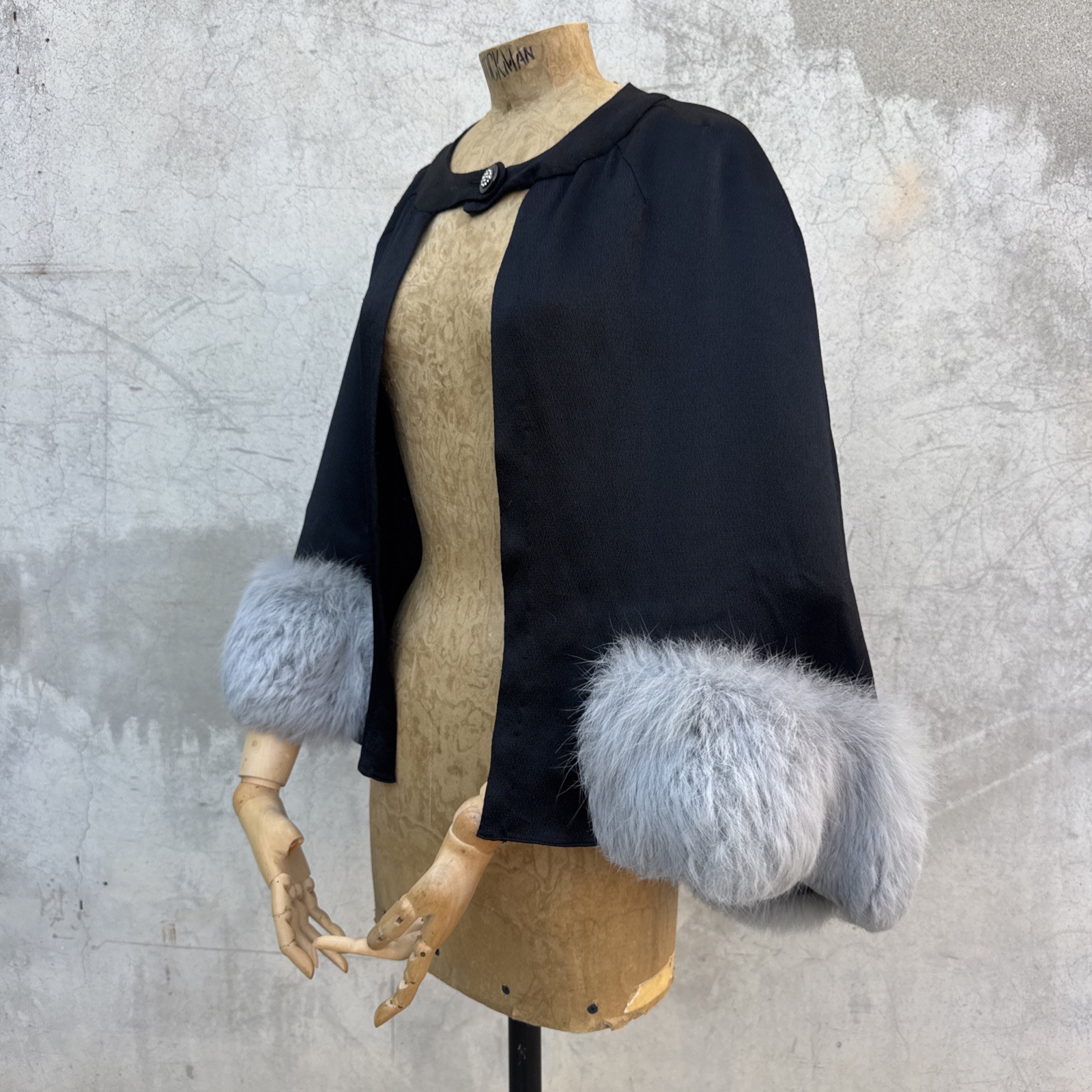 Vintage 1930s Black Silk & Grey Fur Capelet Keyhole Back Art Deco Dress Cape