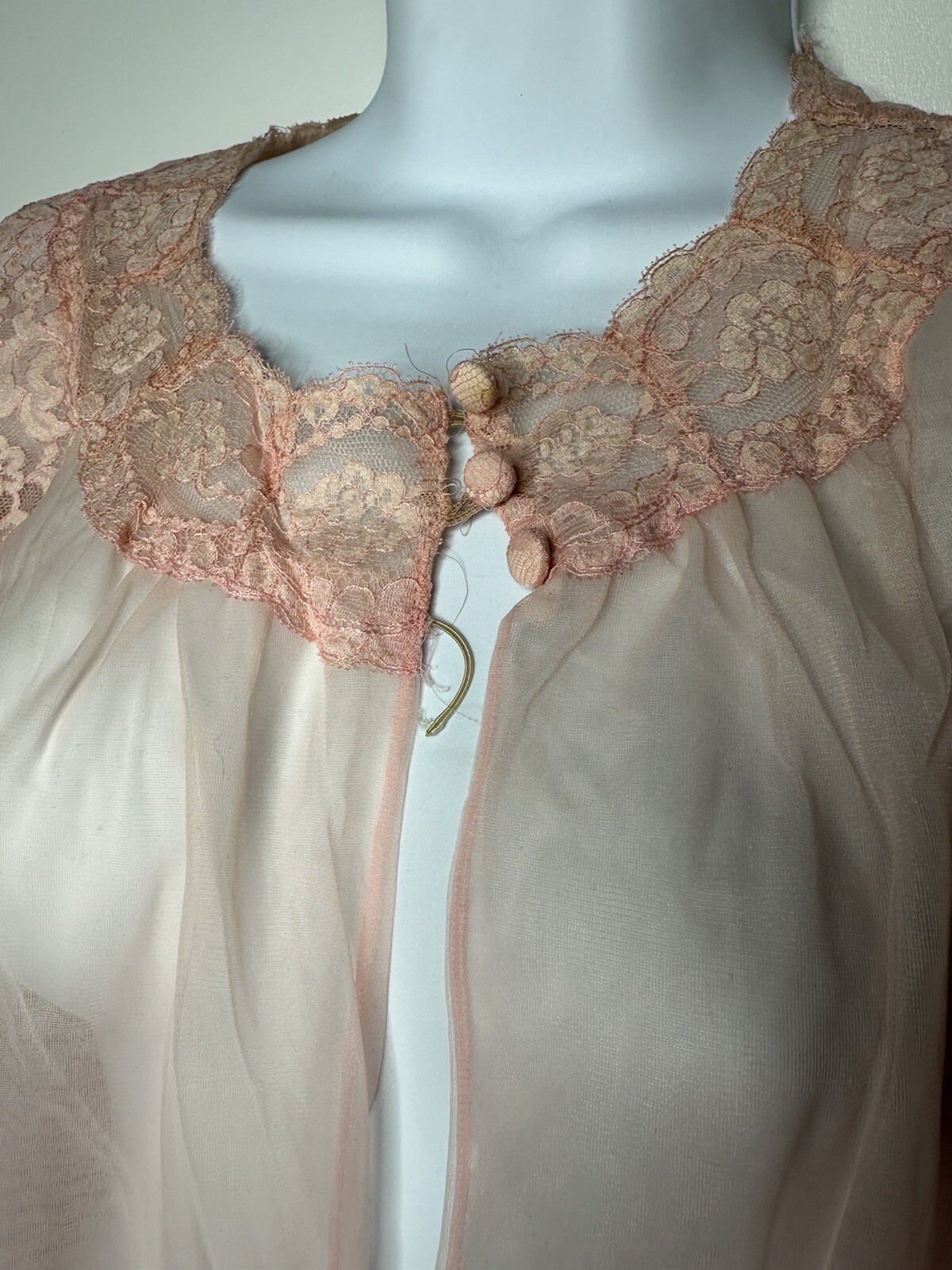 1960’s Womens Sheer Pink Nylon Lace Chiffon Robe