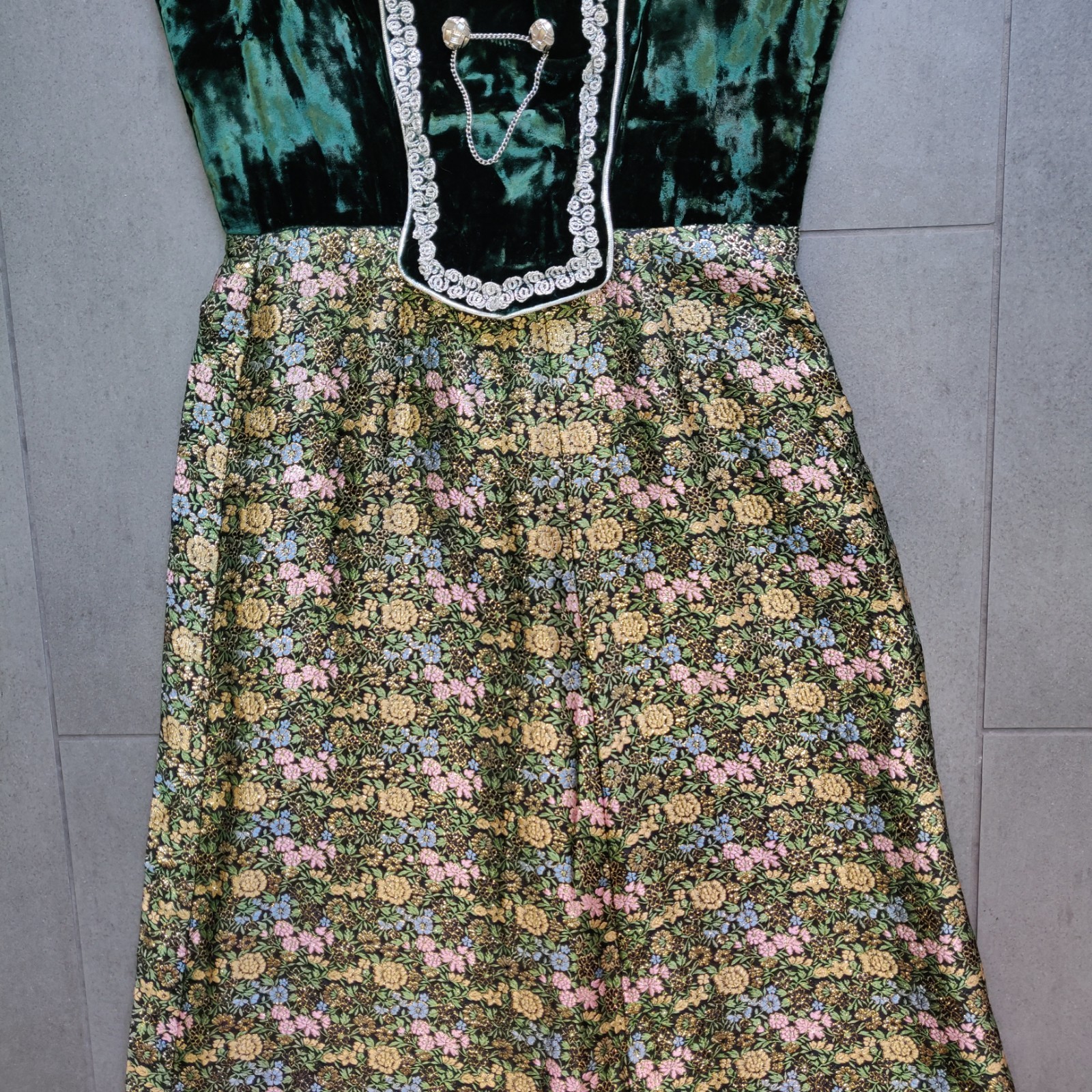 True Vintage 50s Velvet Floral Bavarian Dirndl Dress 10 Murlen Zip Whimsigoth 👗