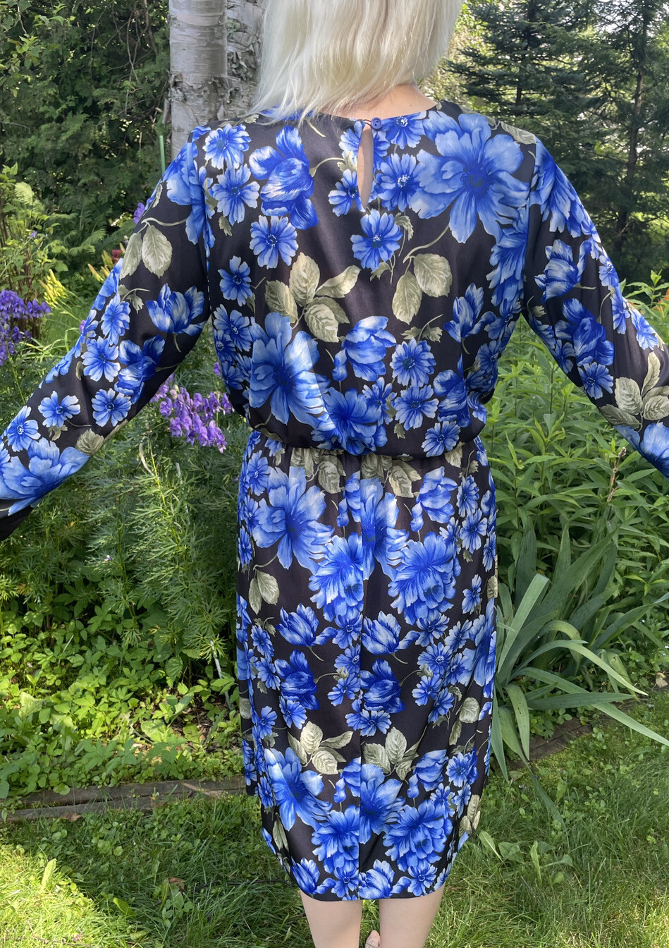 Vintage 1980’s Carol Wright Black Blue Floral Print Poly Dress S/M
