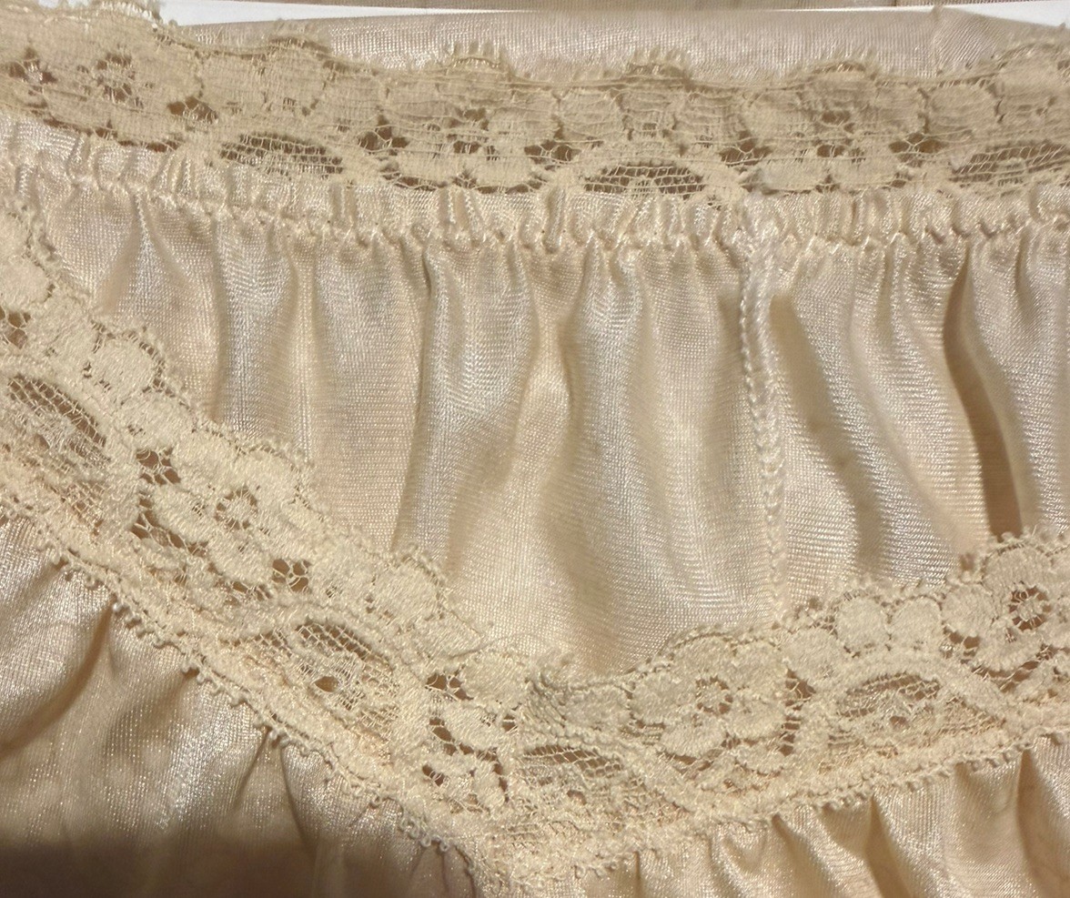 Vtg 70s Miss Elaine Nightgown Flutter Sleeve/lace trim, damask floral weave patt