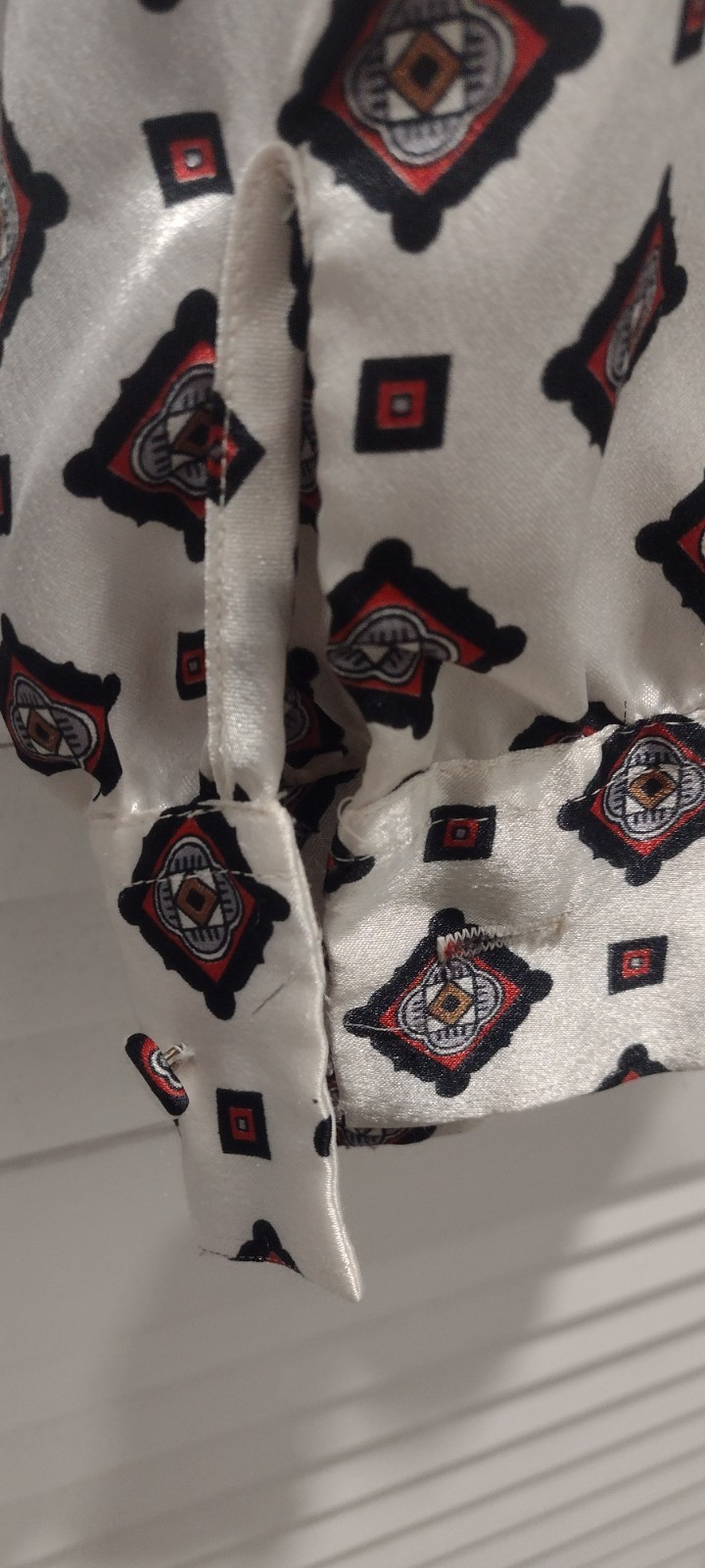 VTG JH COLLECTIBLES White Blouse 8 GUC Black Red Diamond Foulard Long Sleeve